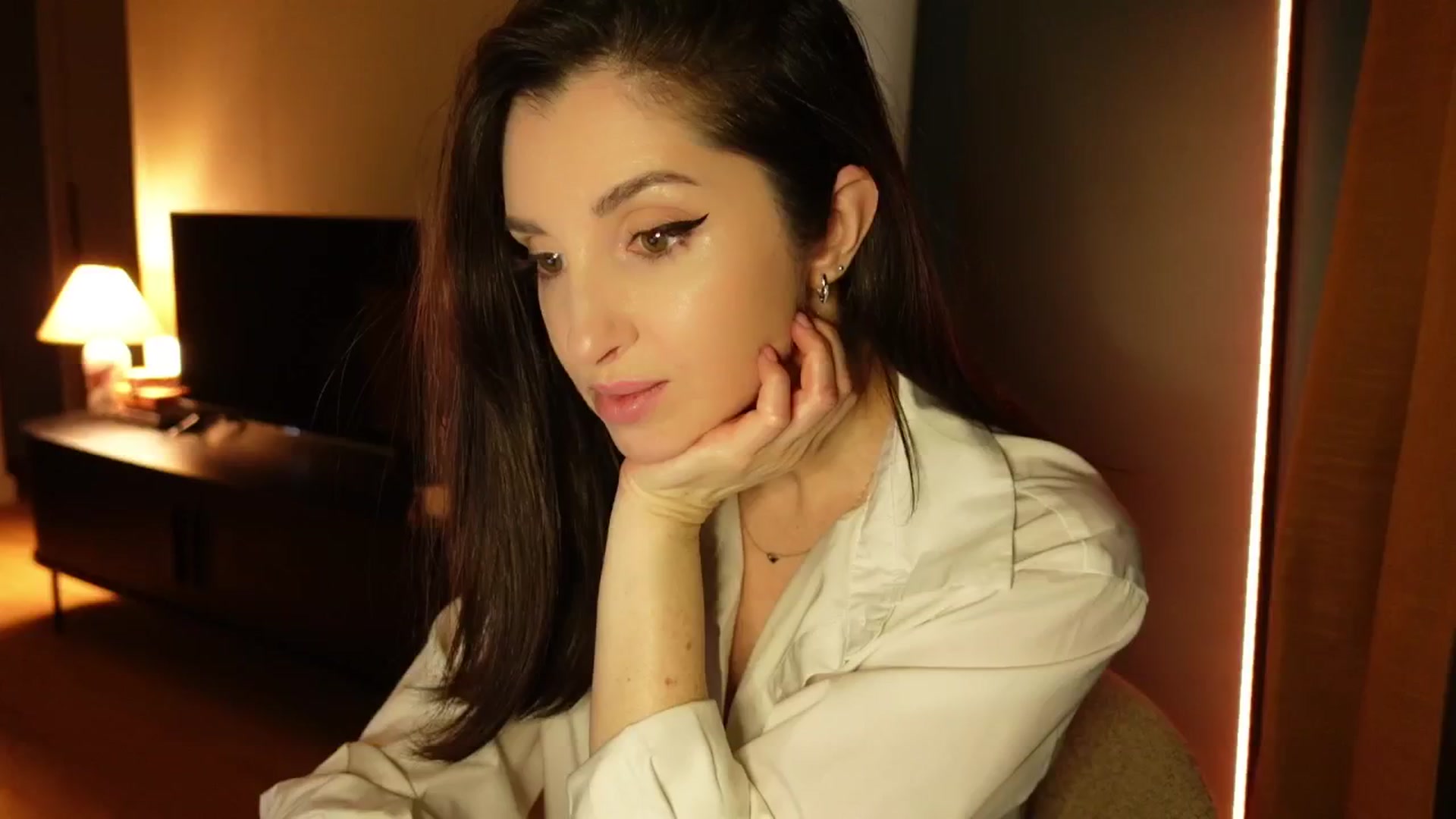 Gallery image thumbnail from Maddie's myfreecams stream on, 03/19/2025, 01:49 image 7 of 20