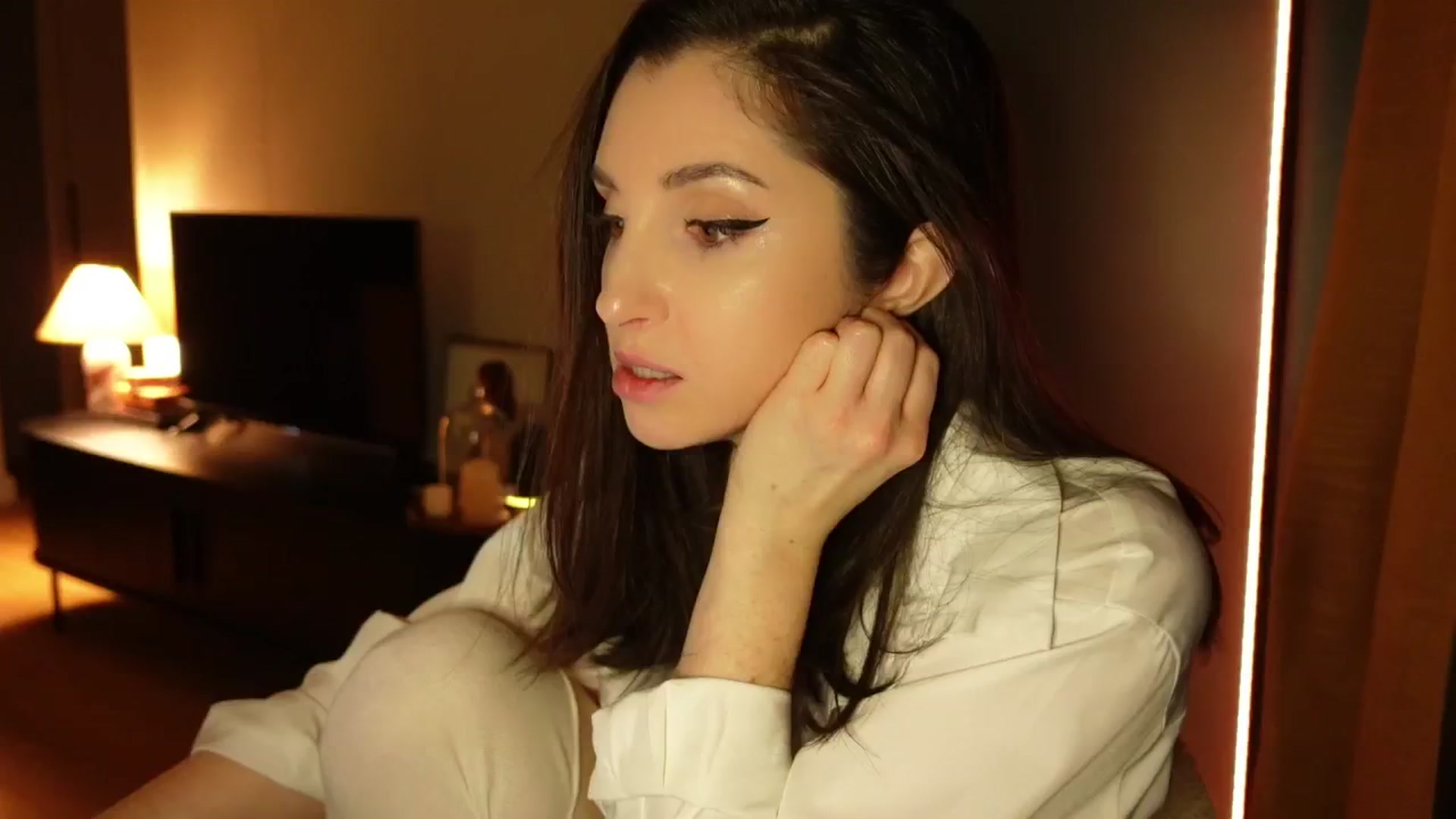 Gallery image thumbnail from Maddie's myfreecams stream on, 03/19/2025, 01:49 image 12 of 20