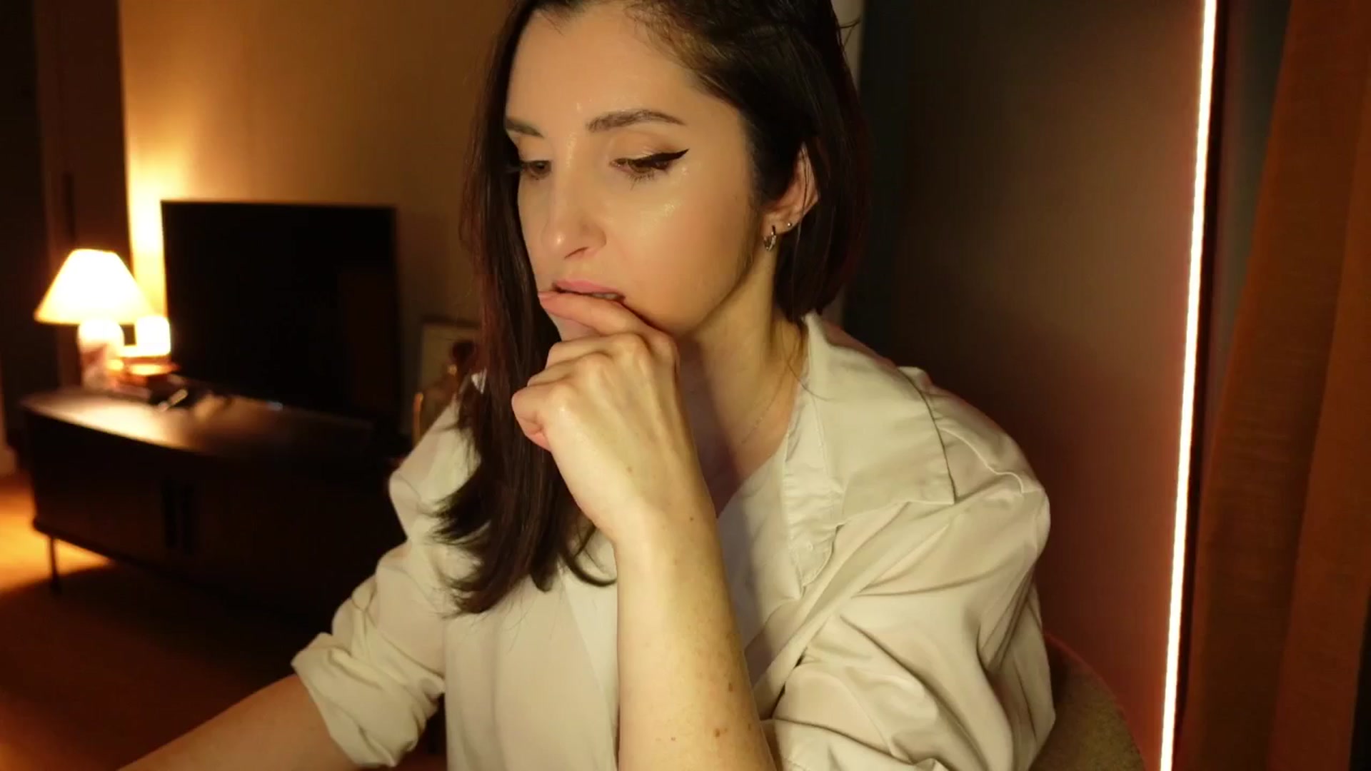Gallery image thumbnail from Maddie's myfreecams stream on, 03/19/2025, 01:49 image 2 of 20
