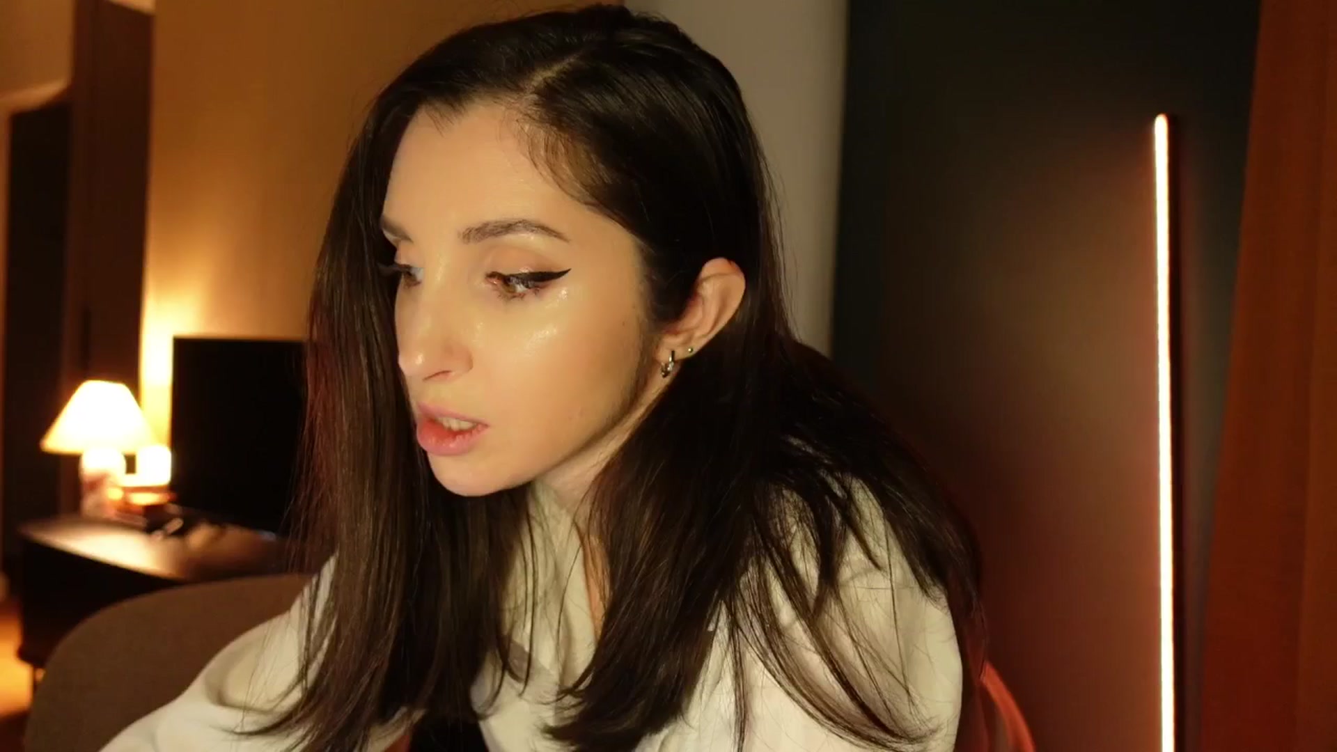 Gallery image thumbnail from Maddie's myfreecams stream on, 03/19/2025, 02:50 image 2 of 20