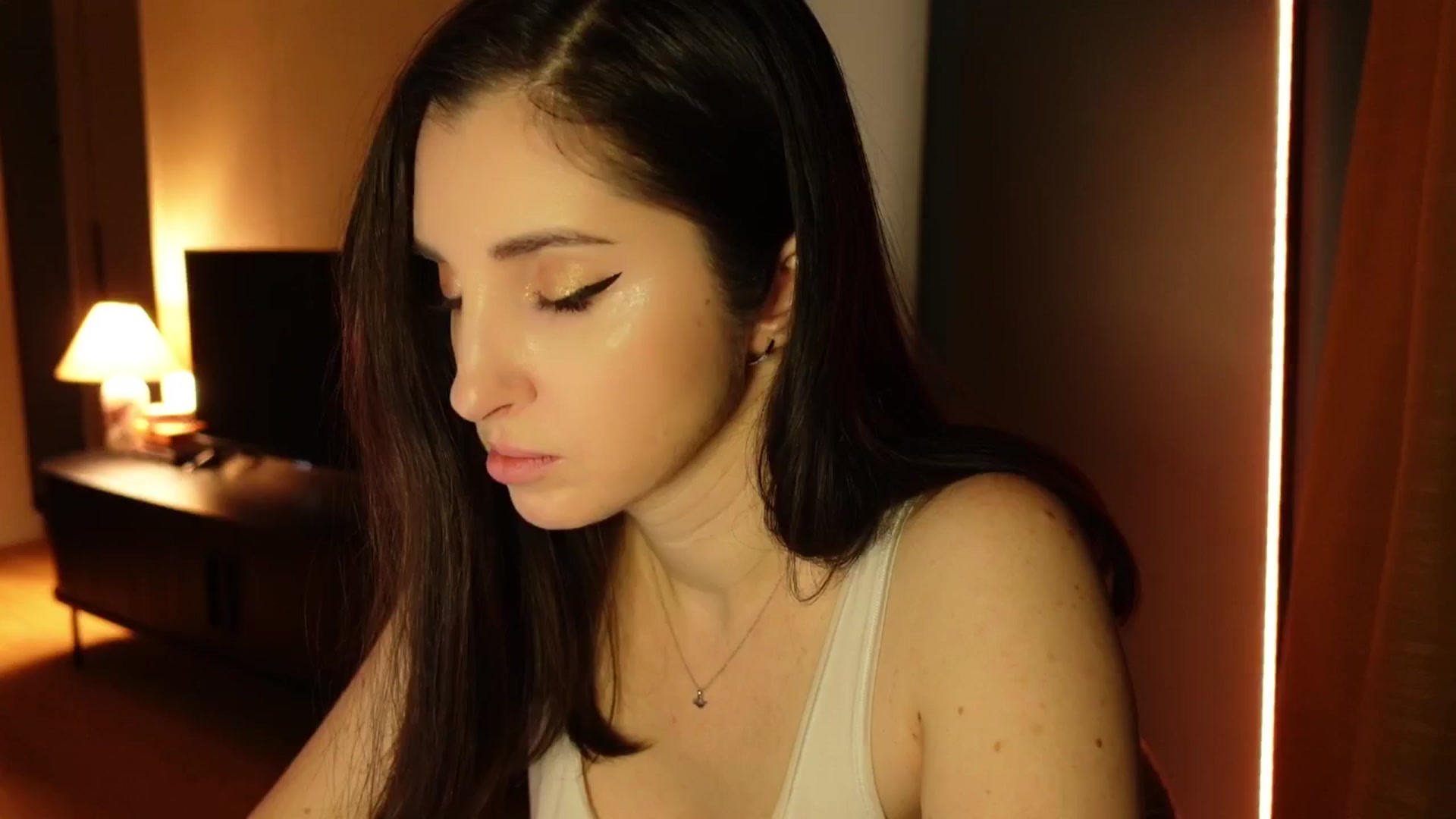 Gallery image thumbnail from Maddie's myfreecams stream on, 03/20/2025, 24:18 image 17 of 20
