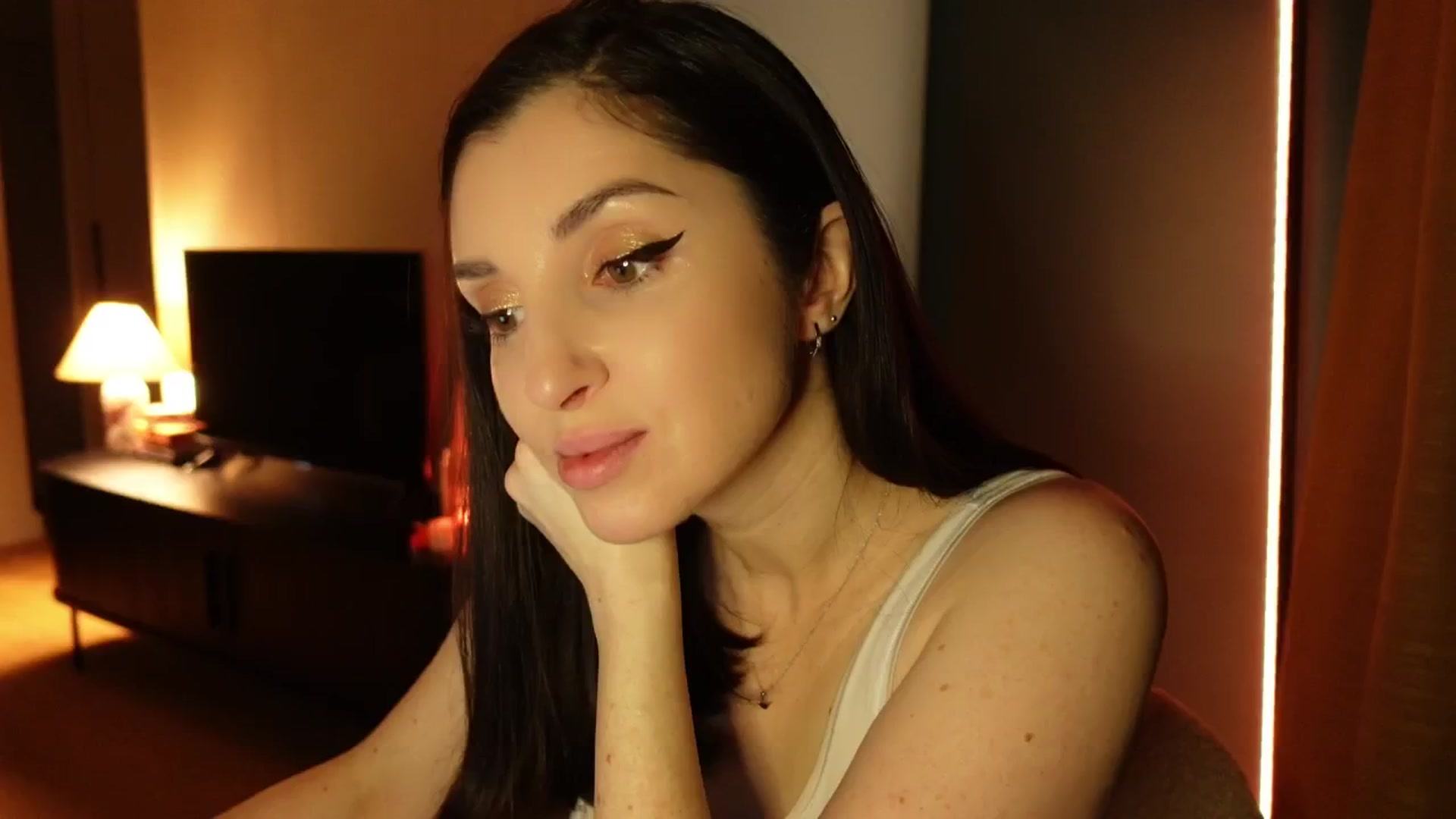 Gallery image thumbnail from Maddie's myfreecams stream on, 03/20/2025, 24:18 image 1 of 20