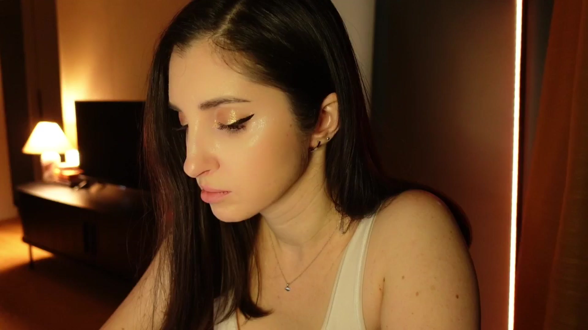 Gallery image thumbnail from Maddie's myfreecams stream on, 03/20/2025, 24:18 image 16 of 20