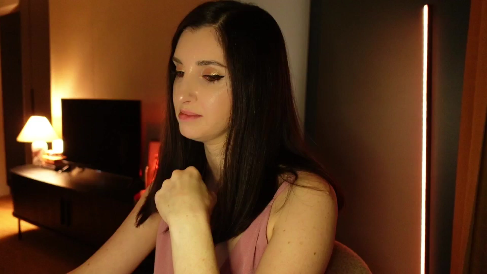 Gallery image thumbnail from Maddie's myfreecams stream on, 03/21/2025, 24:45 image 13 of 20