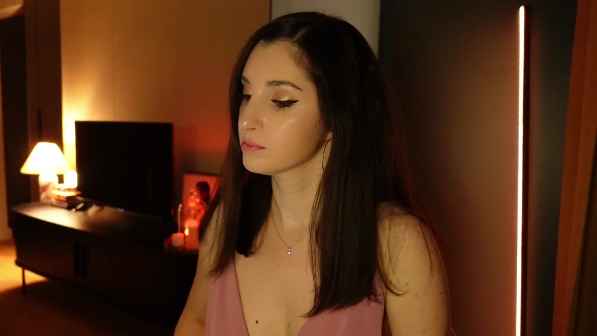 Gallery image thumbnail from Maddie's myfreecams stream on, 03/21/2025, 24:45 image 17 of 20