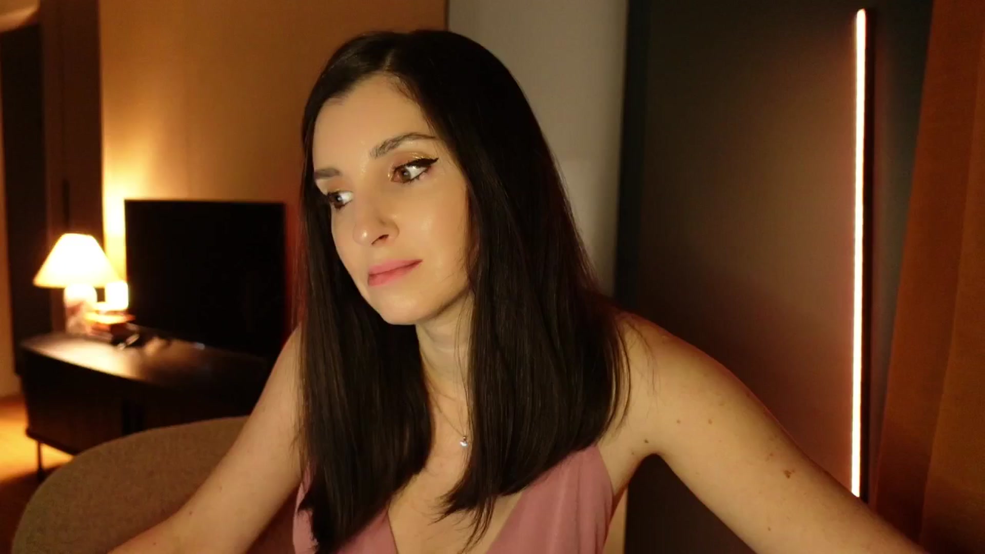 Gallery image thumbnail from Maddie's myfreecams stream on, 03/21/2025, 24:45 image 3 of 20