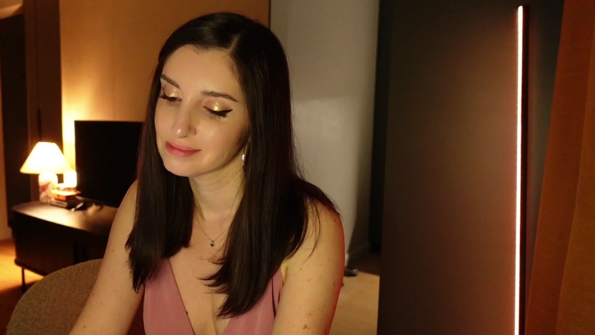 Gallery image thumbnail from Maddie's myfreecams stream on, 03/21/2025, 24:45 image 6 of 20