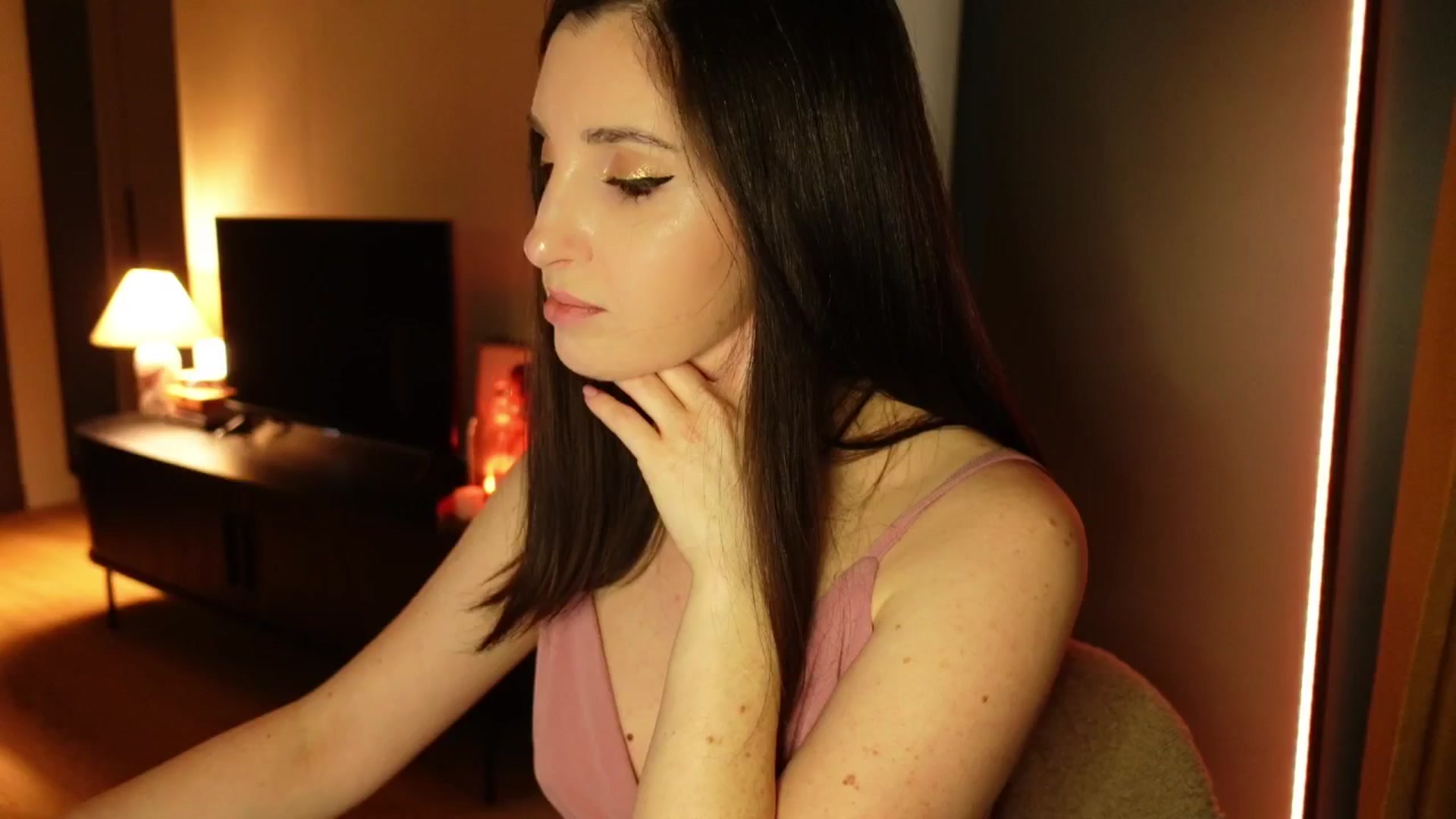 Gallery image thumbnail from Maddie's myfreecams stream on, 03/21/2025, 03:00 image 15 of 20
