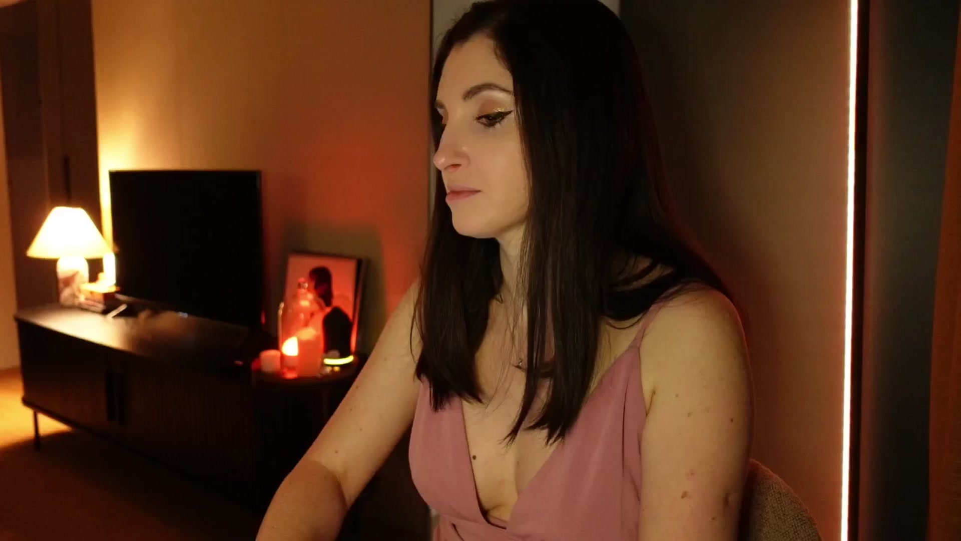 Gallery image thumbnail from Maddie's myfreecams stream on, 03/25/2025, 21:27 image 6 of 20