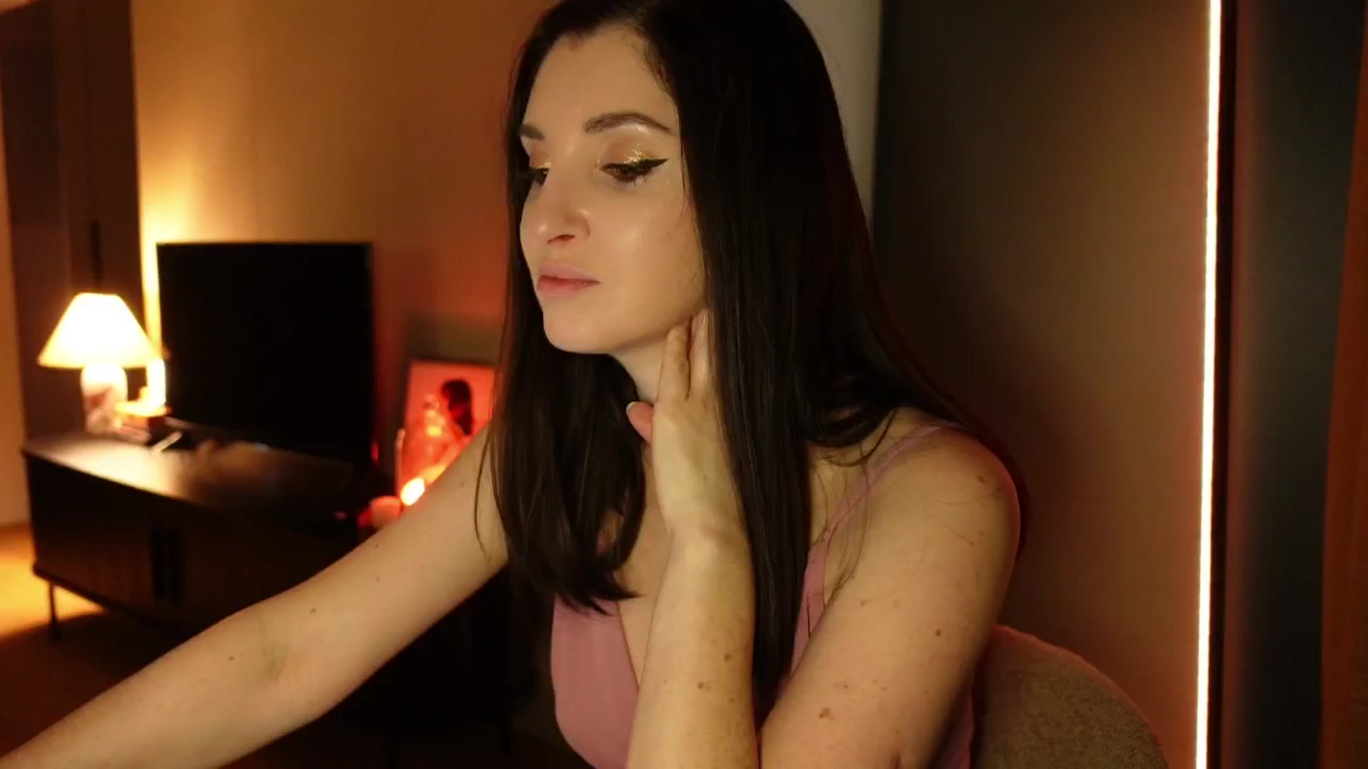 Gallery image thumbnail from Maddie's myfreecams stream on, 03/25/2025, 21:27 image 1 of 20