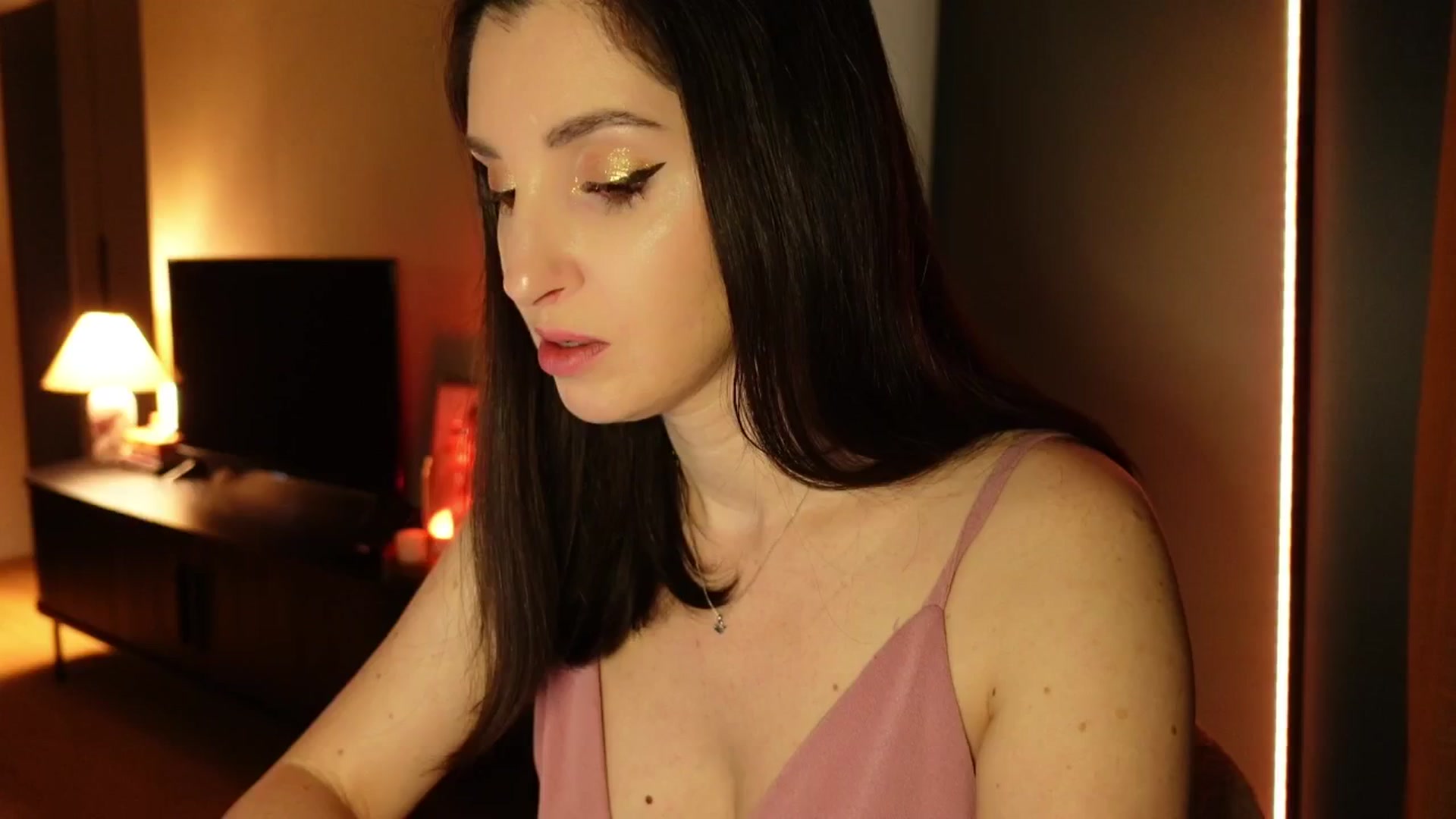 Gallery image thumbnail from Maddie's myfreecams stream on, 03/25/2025, 22:23 image 13 of 20