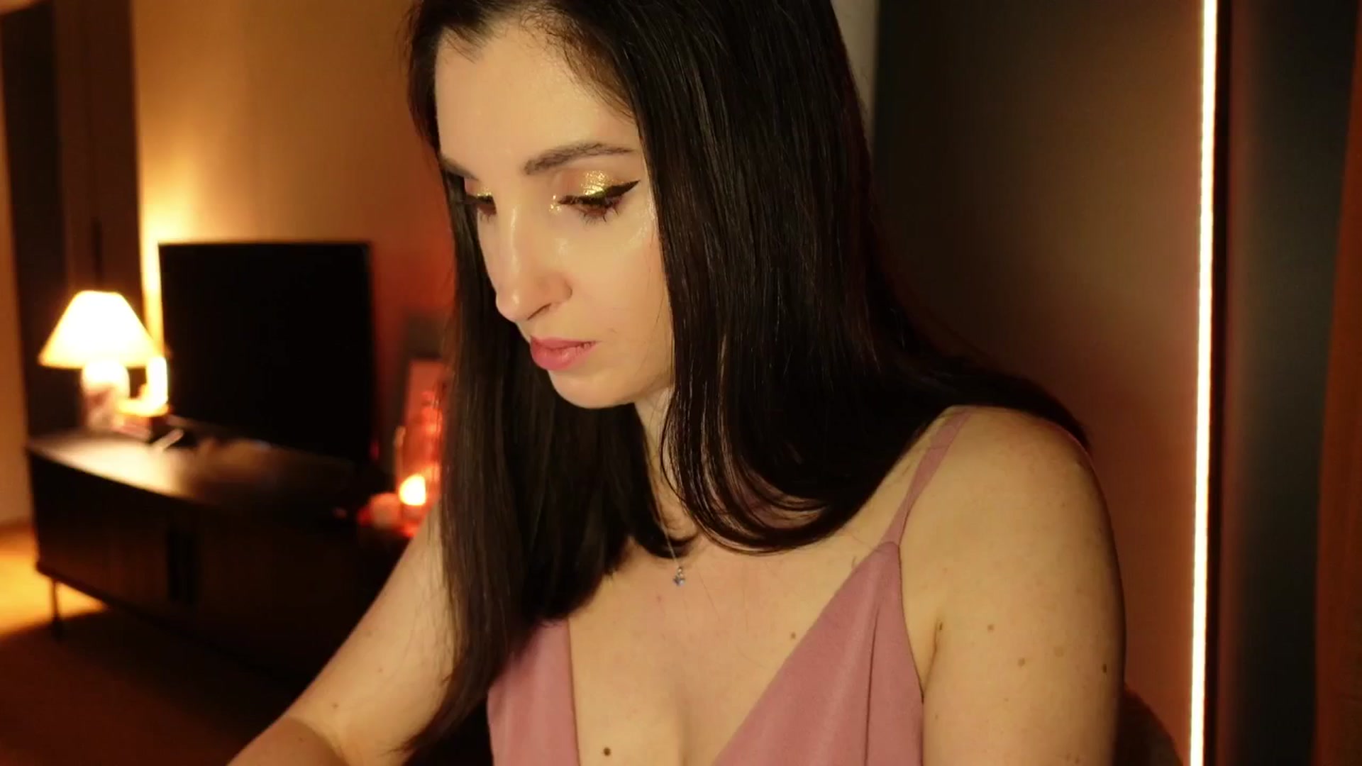 Gallery image thumbnail from Maddie's myfreecams stream on, 03/25/2025, 22:23 image 17 of 20