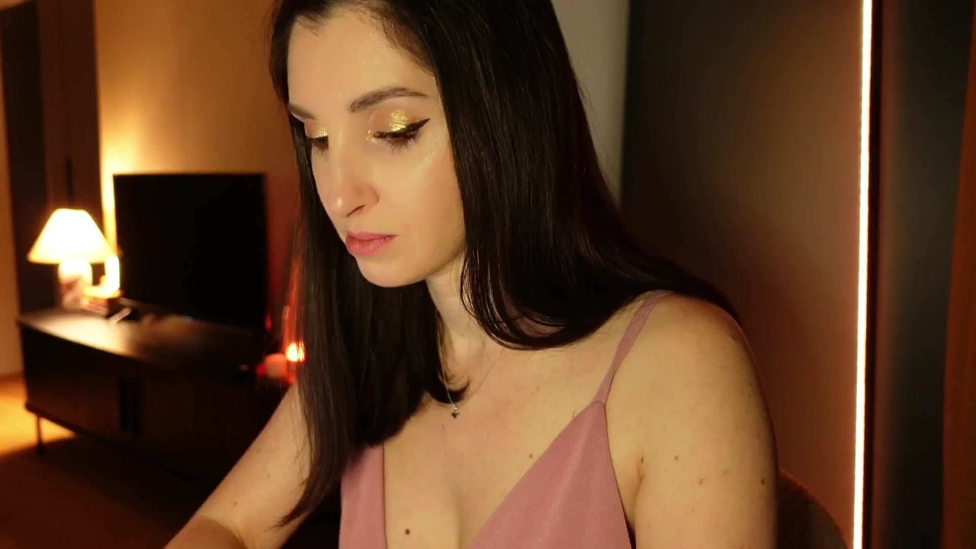 Gallery image thumbnail from Maddie's myfreecams stream on, 03/25/2025, 22:23 image 15 of 20