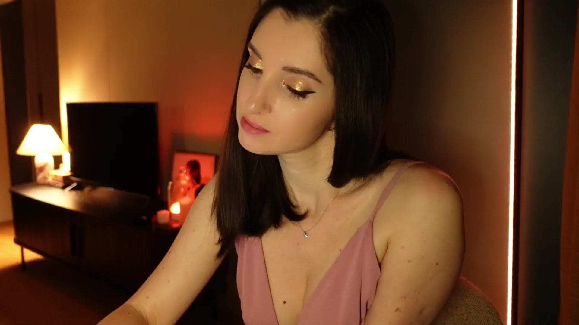 Gallery image thumbnail from Maddie's myfreecams stream on, 03/25/2025, 22:23 image 18 of 20