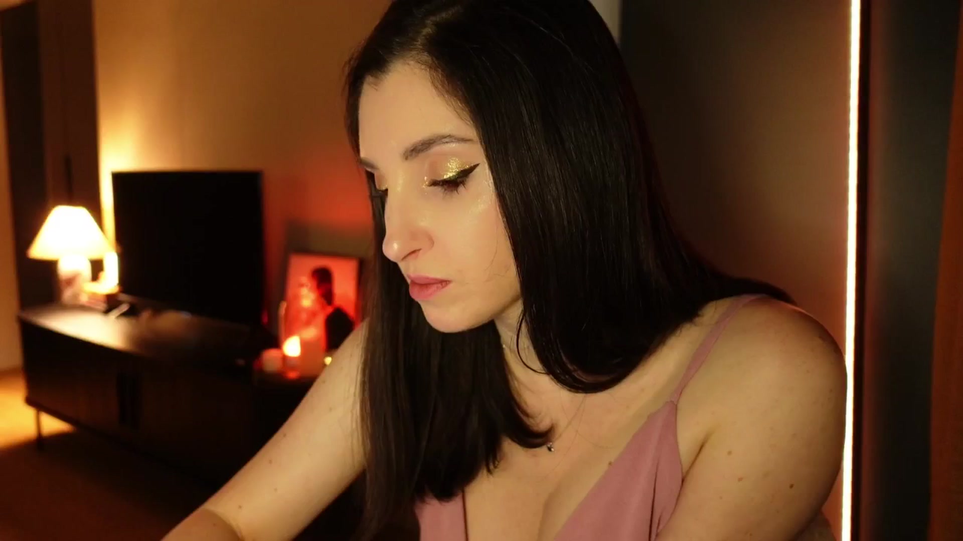 Gallery image thumbnail from Maddie's myfreecams stream on, 03/25/2025, 22:23 image 19 of 20