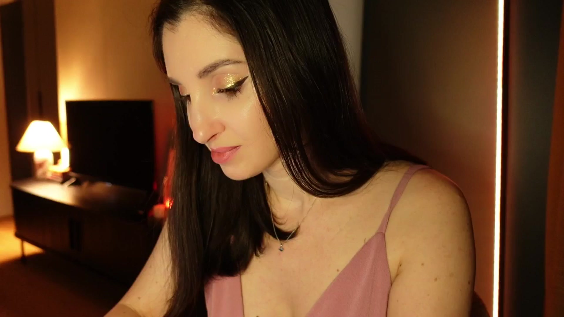 Gallery image thumbnail from Maddie's myfreecams stream on, 03/25/2025, 22:23 image 8 of 20