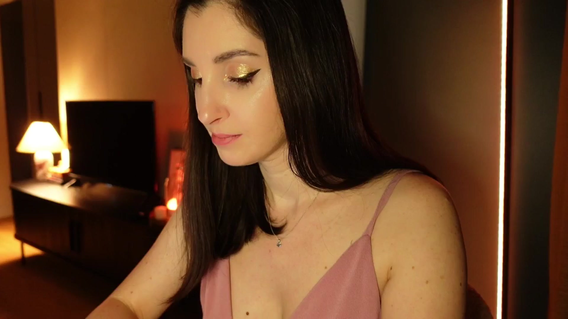 Gallery image thumbnail from Maddie's myfreecams stream on, 03/25/2025, 22:23 image 12 of 20