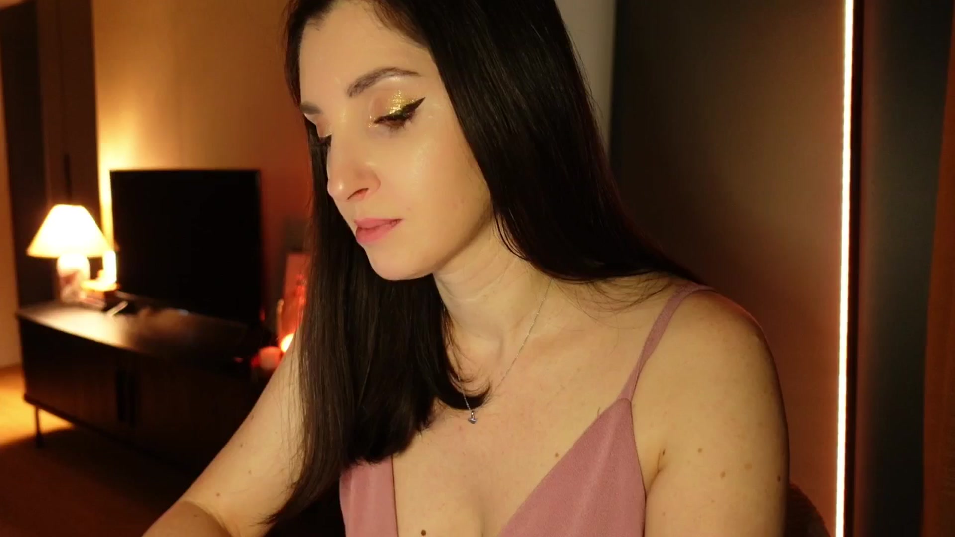 Gallery image thumbnail from Maddie's myfreecams stream on, 03/25/2025, 22:23 image 11 of 20