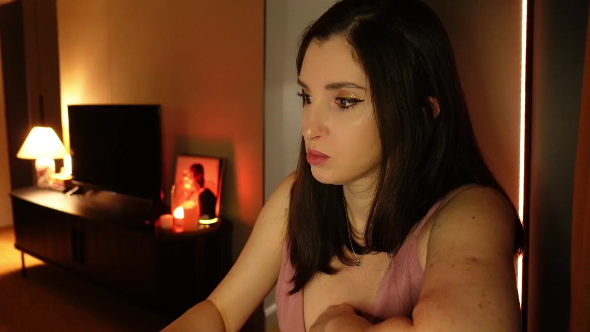Gallery image thumbnail from Maddie's myfreecams stream on, 03/25/2025, 22:23 image 4 of 20