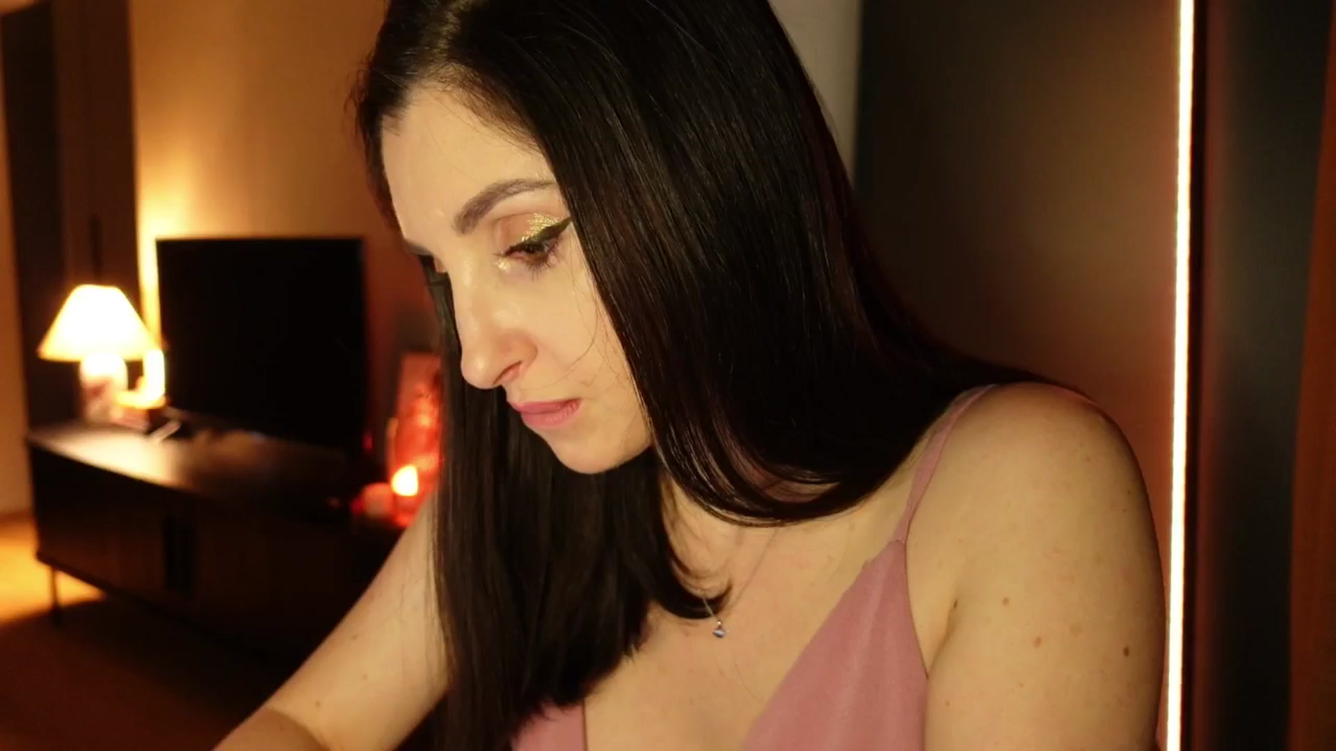 Gallery image thumbnail from Maddie's myfreecams stream on, 03/25/2025, 22:23 image 16 of 20
