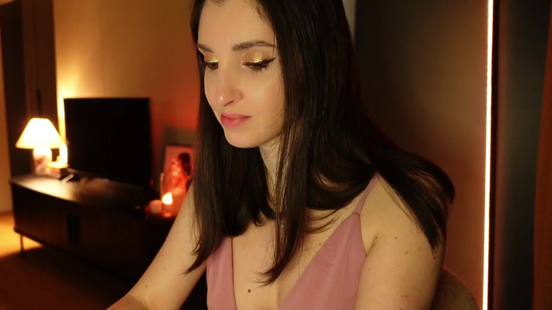 Gallery image thumbnail from Maddie's myfreecams stream on, 03/25/2025, 22:23 image 6 of 20