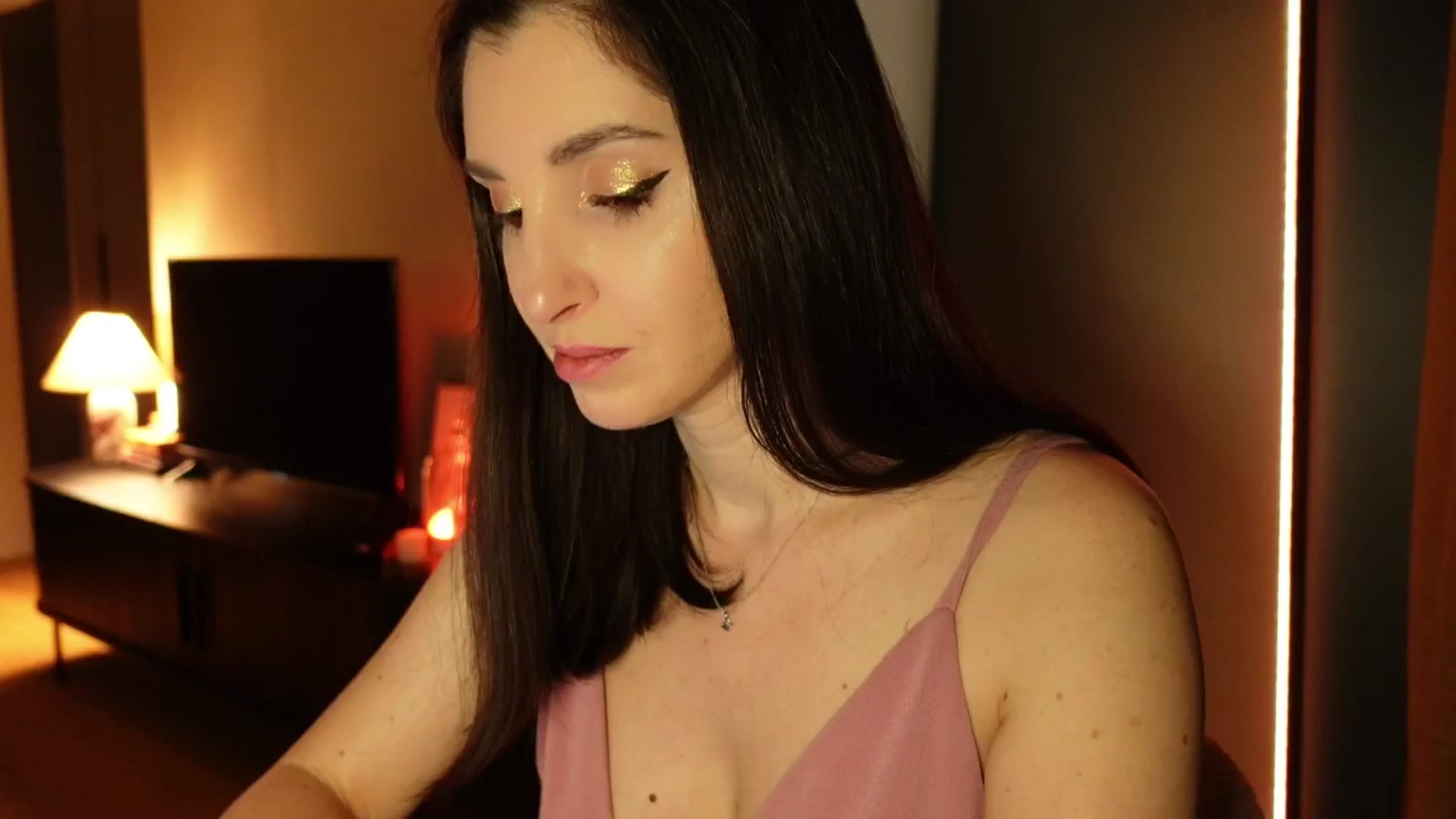 Gallery image thumbnail from Maddie's myfreecams stream on, 03/25/2025, 22:23 image 14 of 20