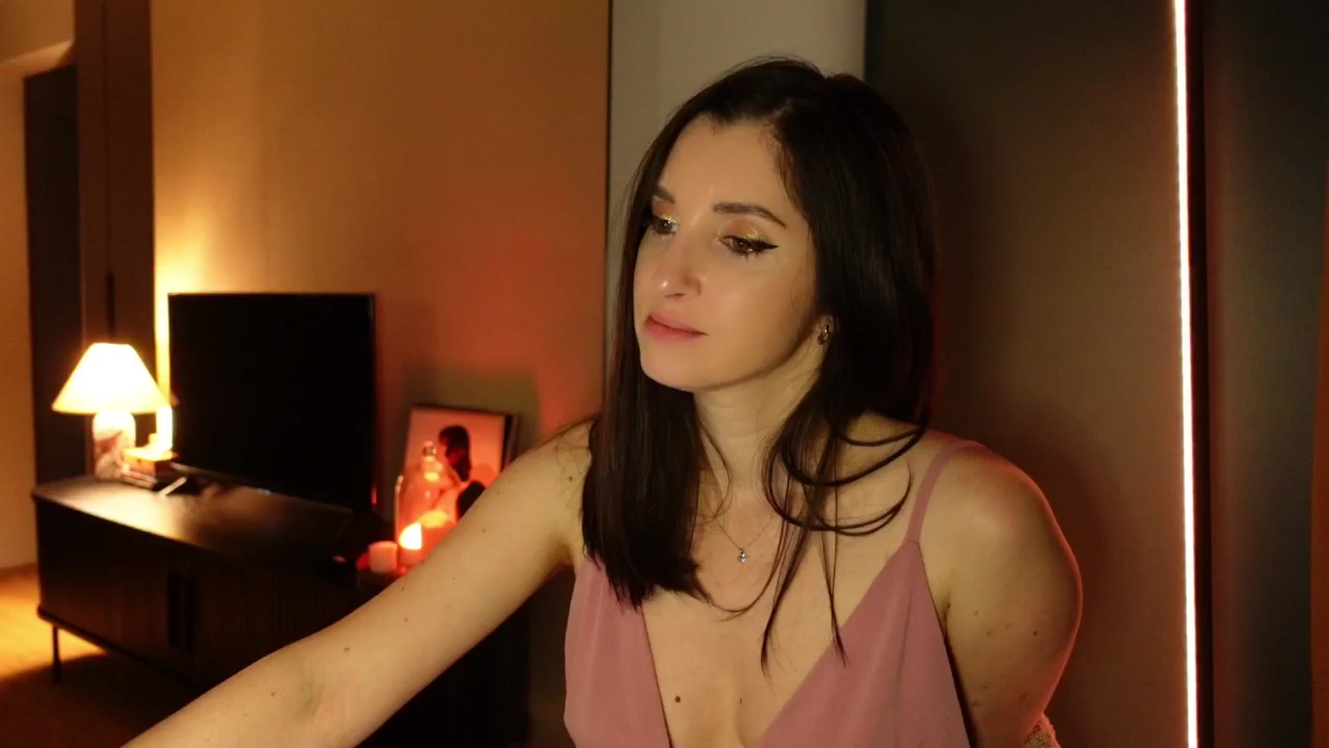 Gallery image thumbnail from Maddie's myfreecams stream on, 03/26/2025, 03:01 image 2 of 20