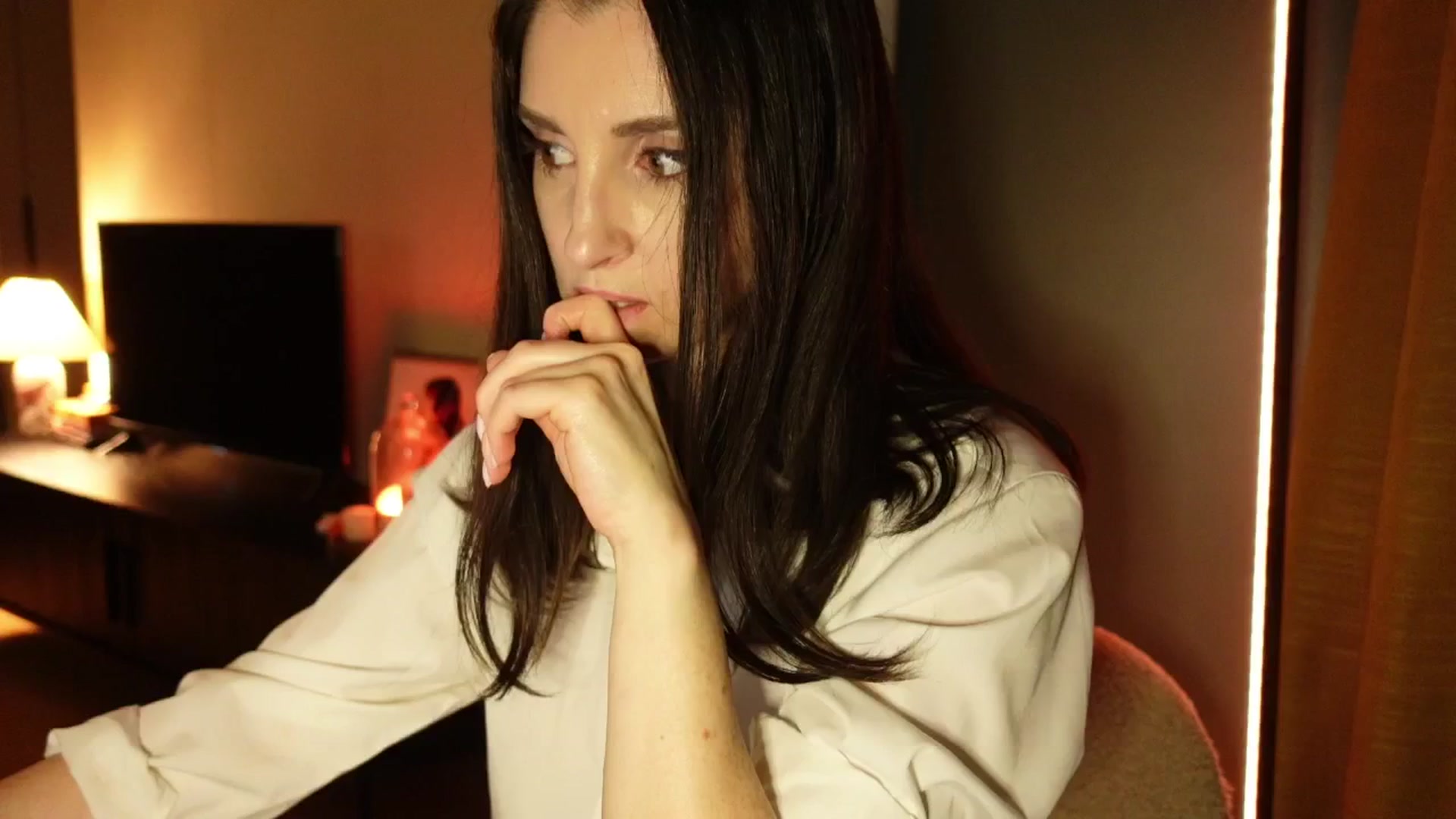Gallery image thumbnail from Maddie's myfreecams stream on, 03/27/2025, 24:03 image 8 of 20
