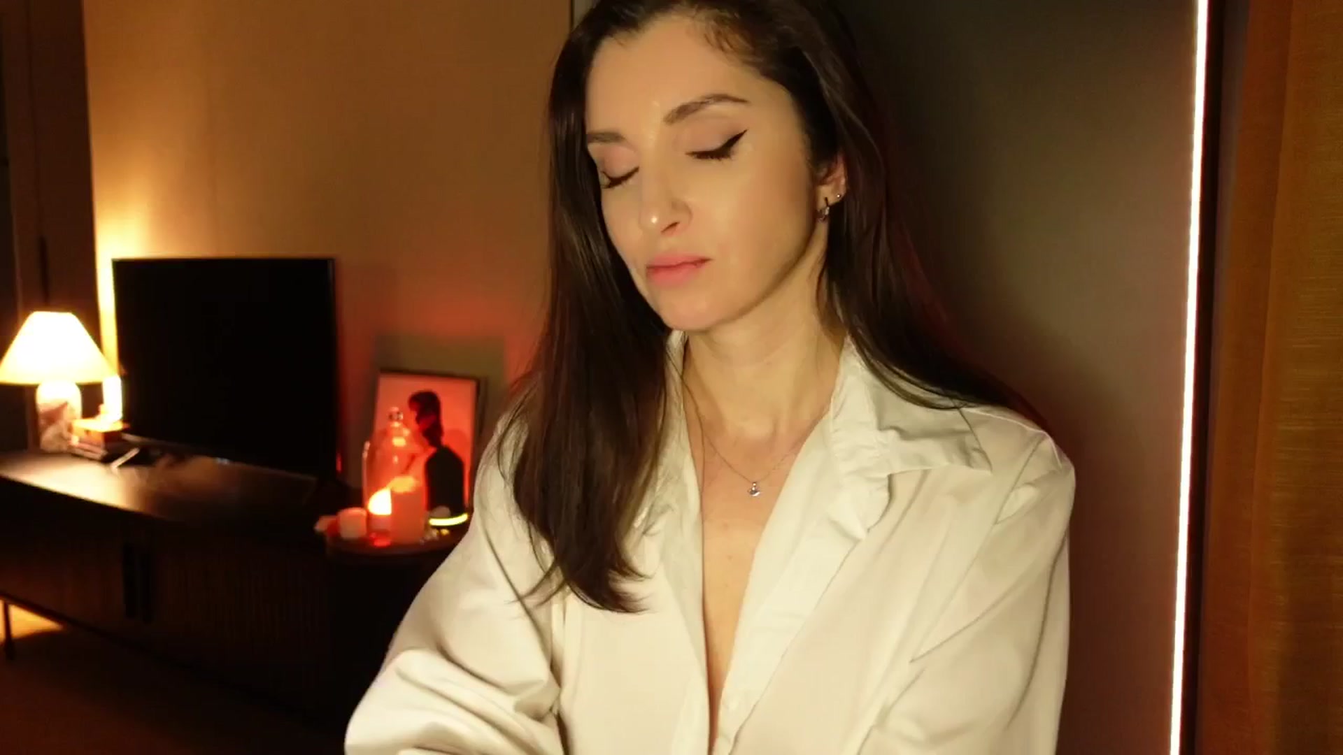 Gallery image thumbnail from Maddie's myfreecams stream on, 03/27/2025, 03:20 image 16 of 20
