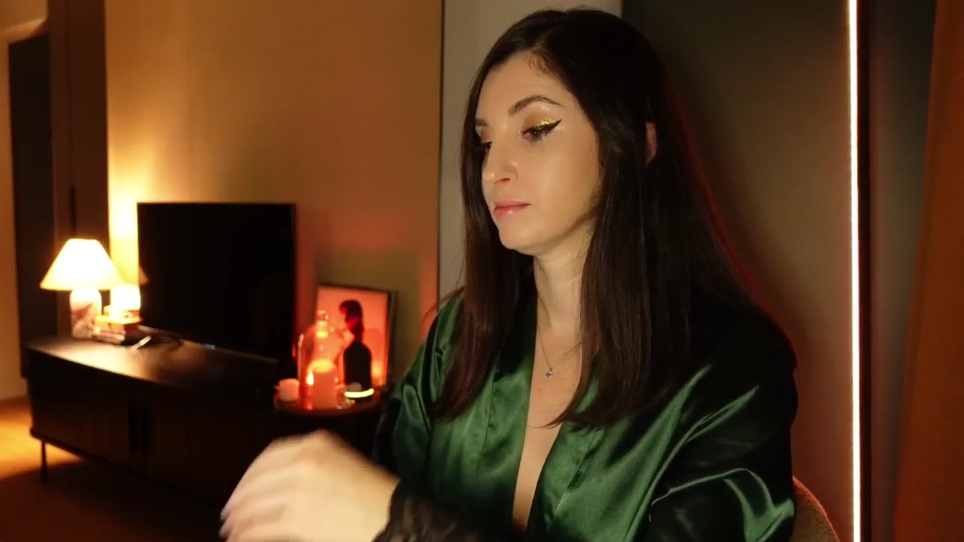 Gallery image thumbnail from Maddie's myfreecams stream on, 03/27/2025, 22:45 image 16 of 20