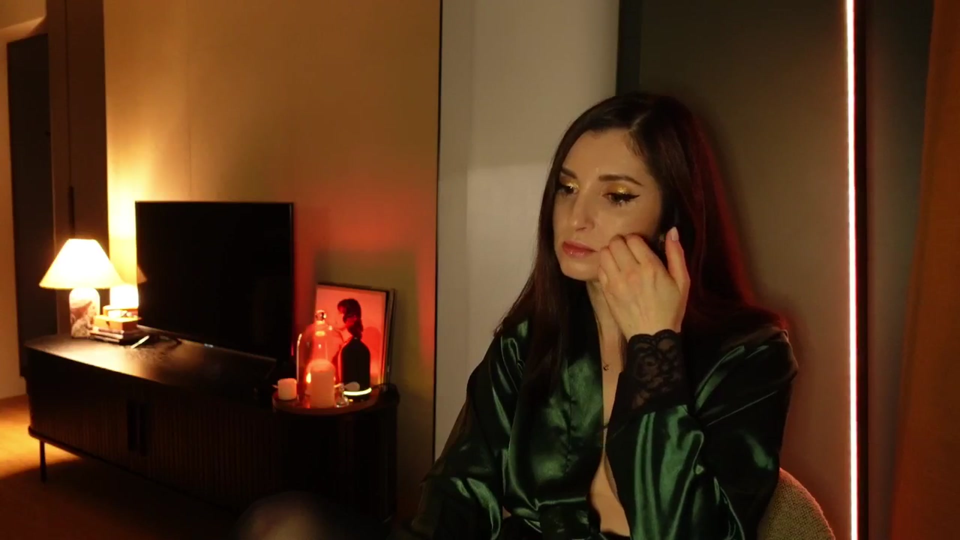 Gallery image thumbnail from Maddie's myfreecams stream on, 03/27/2025, 22:45 image 4 of 20
