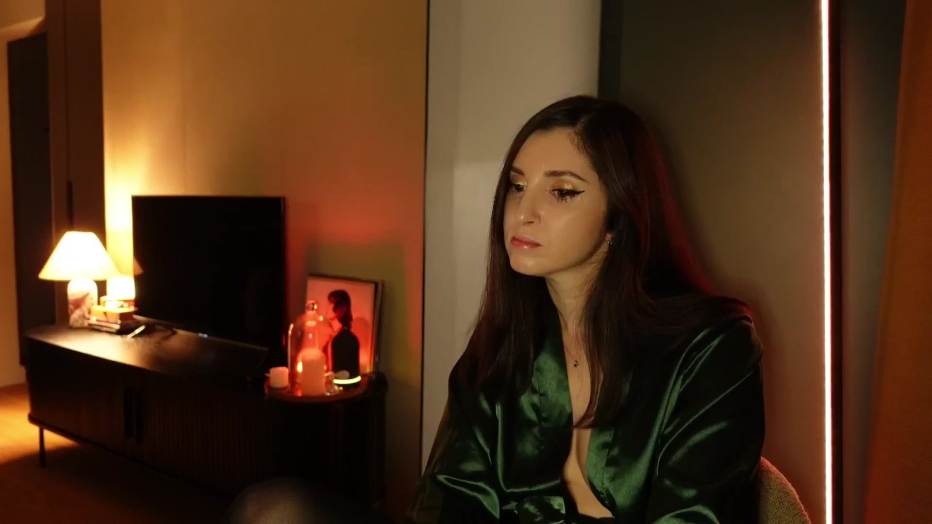 Gallery image thumbnail from Maddie's myfreecams stream on, 03/27/2025, 22:45 image 6 of 20