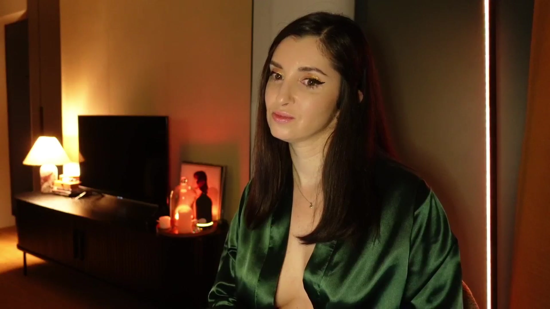 Gallery image thumbnail from Maddie's myfreecams stream on, 03/27/2025, 22:45 image 14 of 20