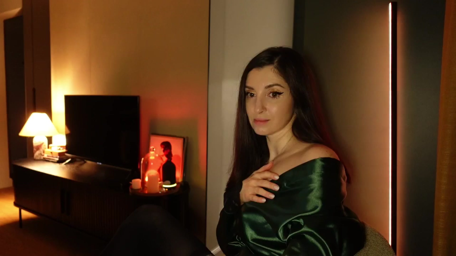 Gallery image thumbnail from Maddie's myfreecams stream on, 03/28/2025, 02:29 image 4 of 20