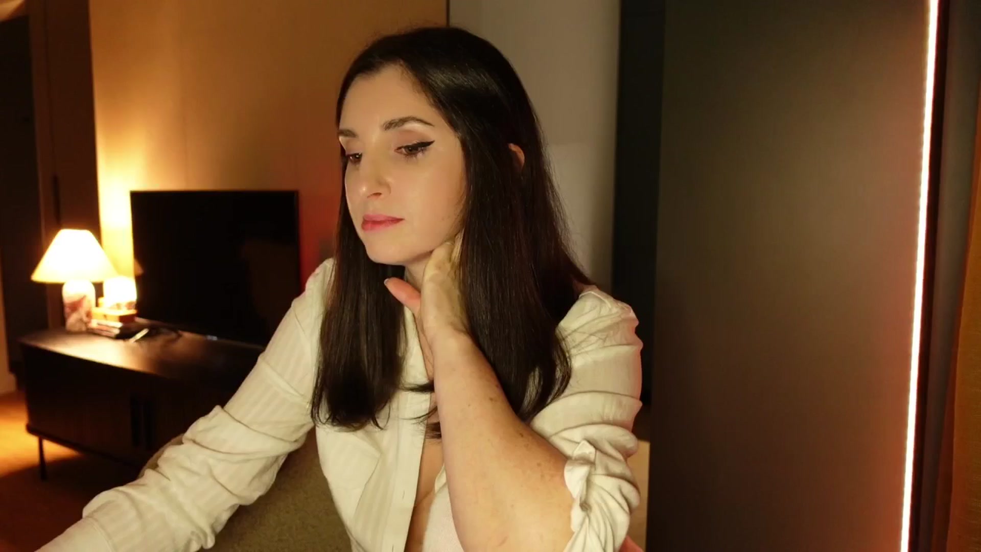 Gallery image thumbnail from Maddie's myfreecams stream on, 04/01/2025, 24:04 image 8 of 20