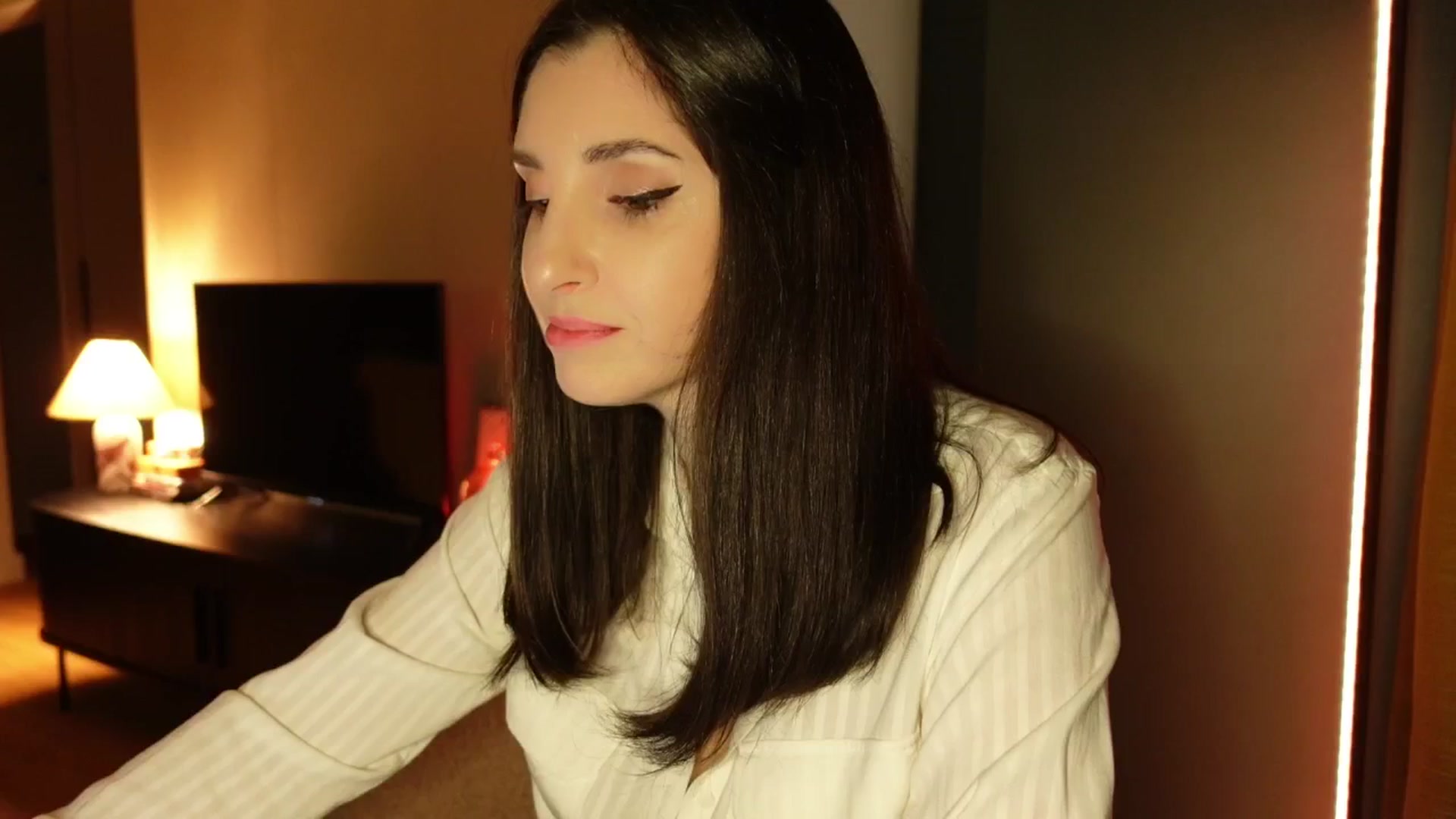 Gallery image thumbnail from Maddie's myfreecams stream on, 04/01/2025, 24:04 image 13 of 20
