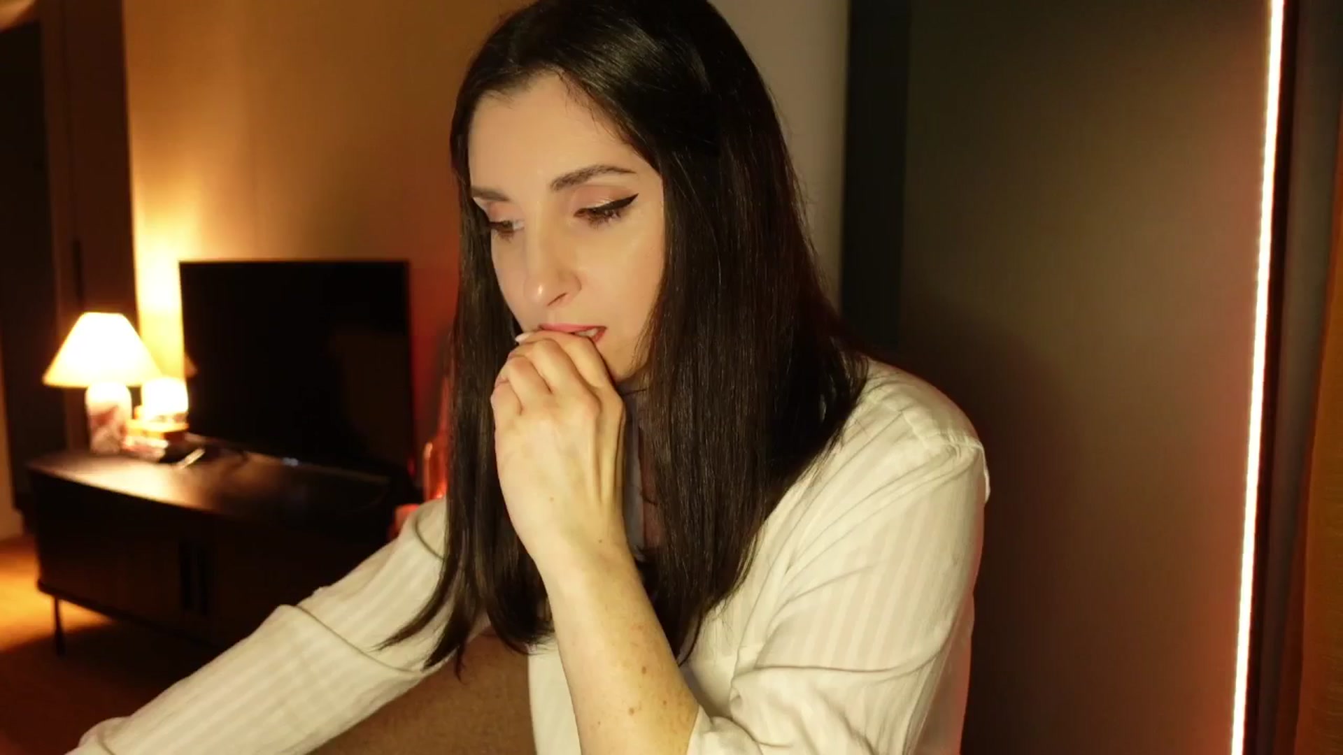 Gallery image thumbnail from Maddie's myfreecams stream on, 04/01/2025, 24:04 image 14 of 20