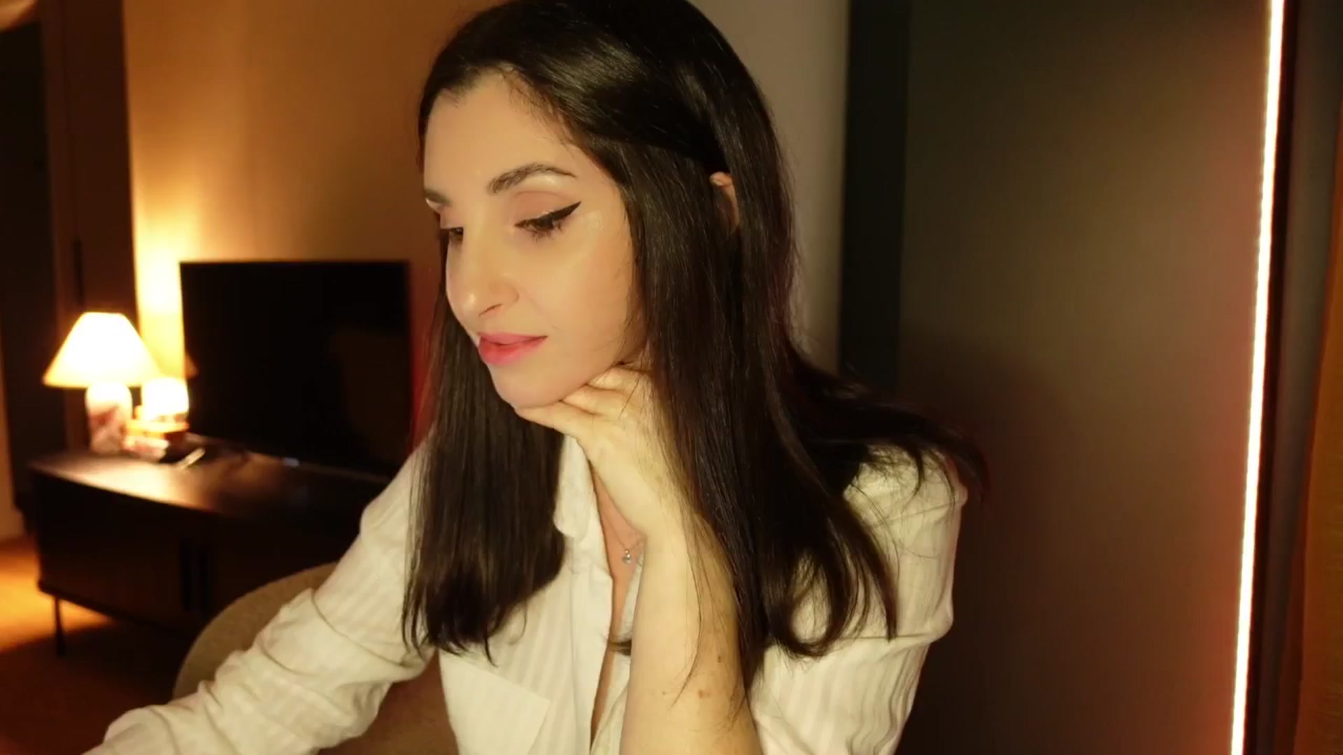 Gallery image thumbnail from Maddie's myfreecams stream on, 04/01/2025, 24:04 image 9 of 20