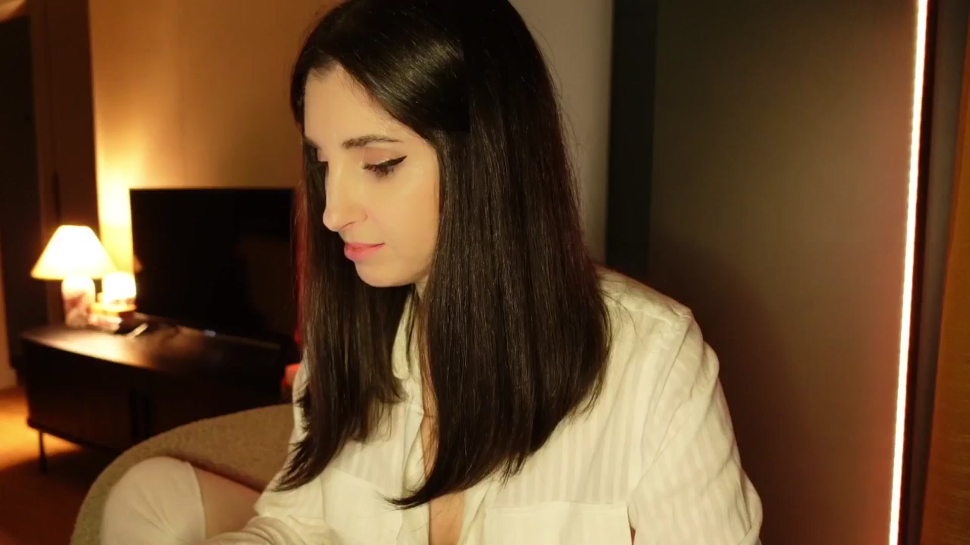 Gallery image thumbnail from Maddie's myfreecams stream on, 04/01/2025, 24:04 image 19 of 20