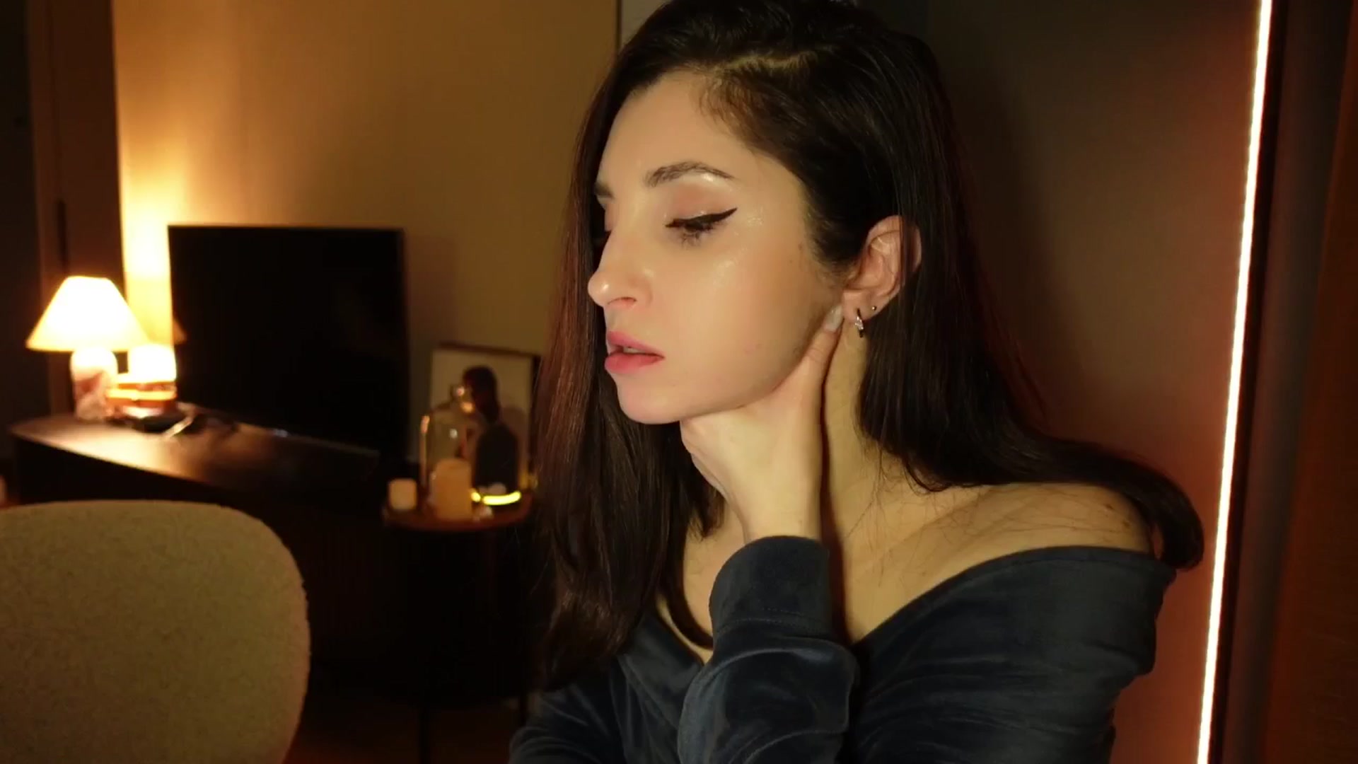 Gallery image thumbnail from Maddie's myfreecams stream on, 04/04/2025, 02:35 image 9 of 20