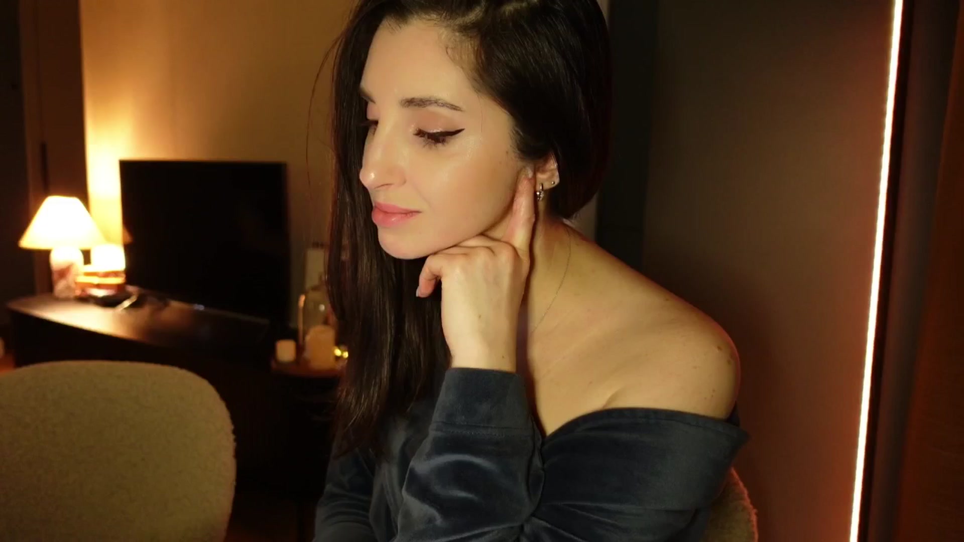 Gallery image thumbnail from Maddie's myfreecams stream on, 04/04/2025, 02:35 image 13 of 20