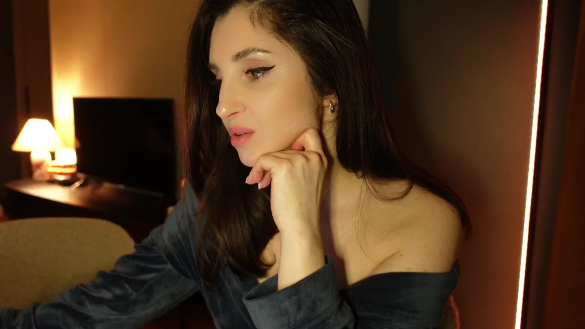 Gallery image thumbnail from Maddie's myfreecams stream on, 04/04/2025, 02:35 image 6 of 20