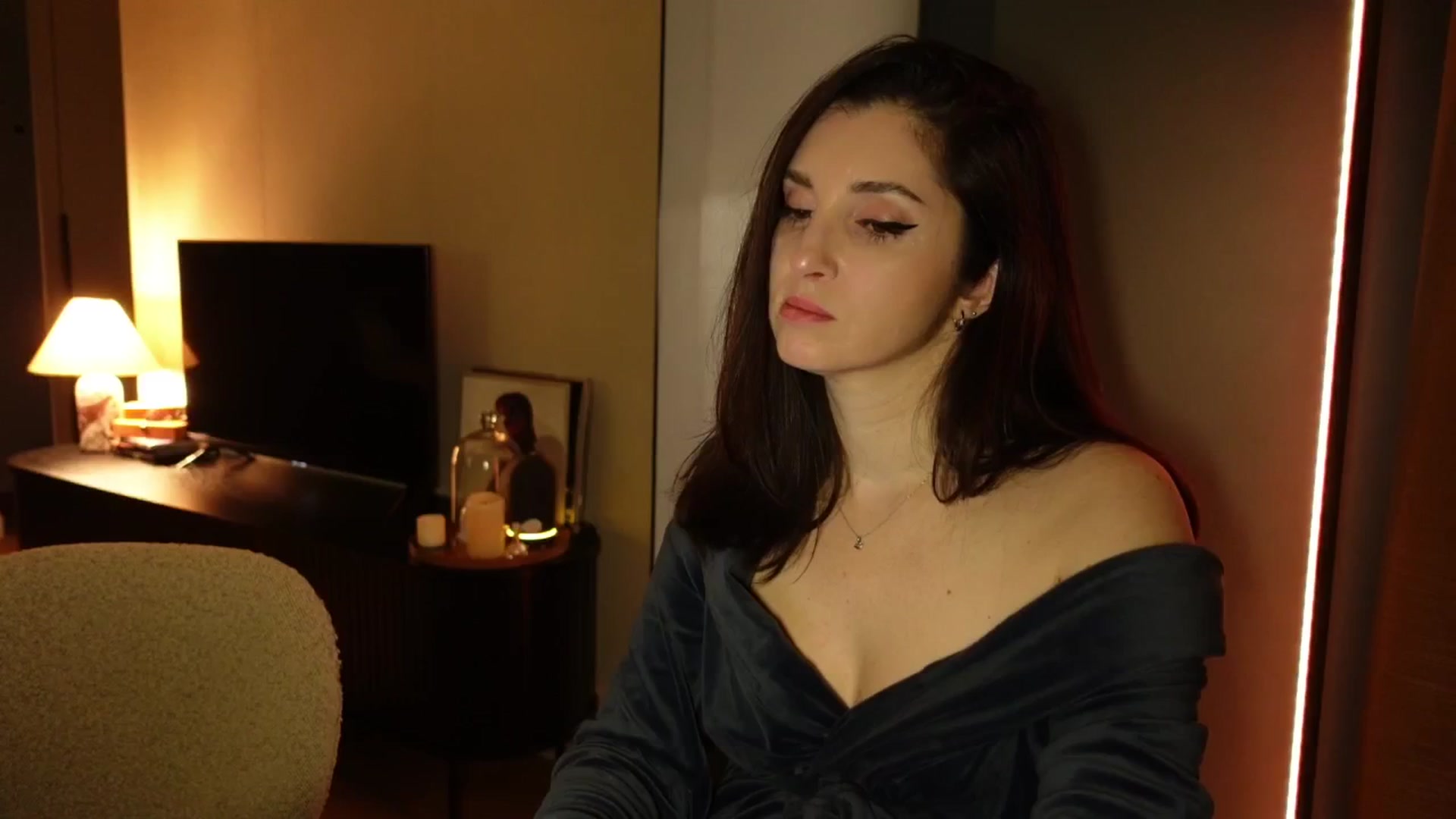 Gallery image thumbnail from Maddie's myfreecams stream on, 04/04/2025, 02:35 image 11 of 20
