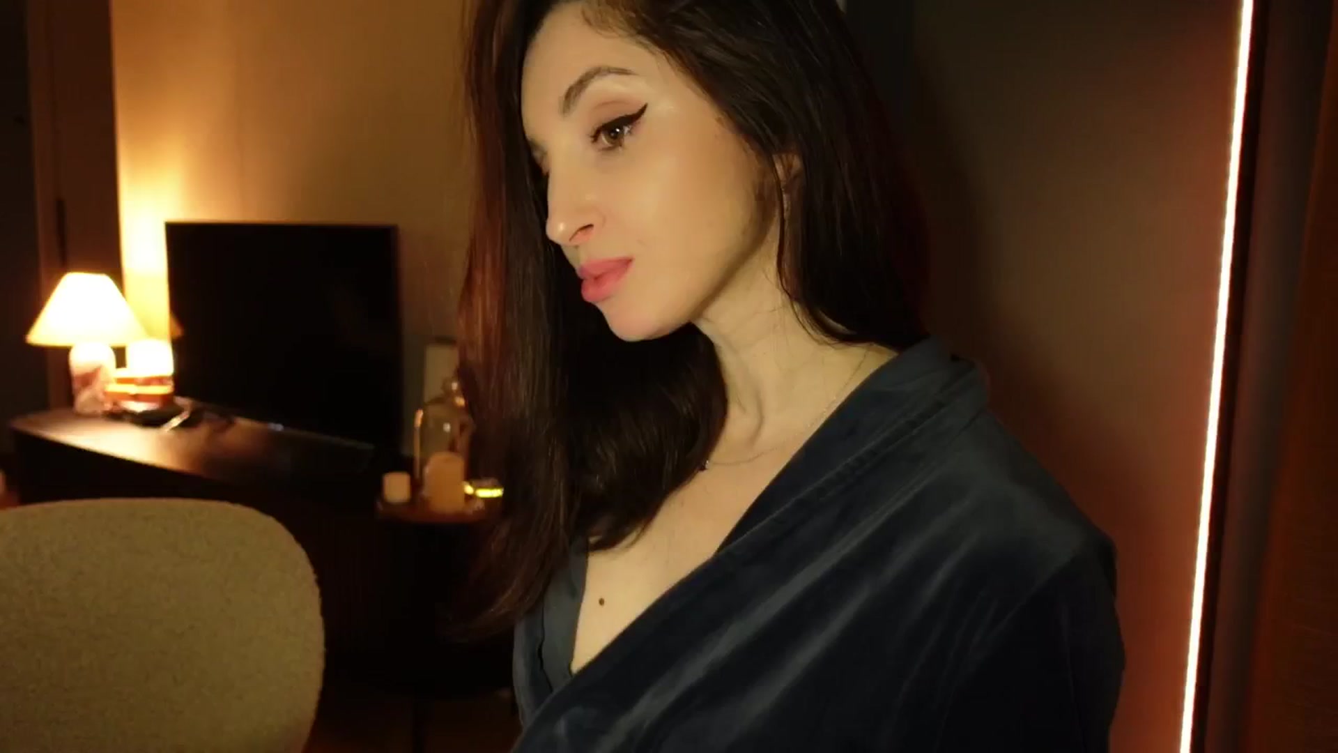 Gallery image thumbnail from Maddie's myfreecams stream on, 04/04/2025, 02:35 image 4 of 20