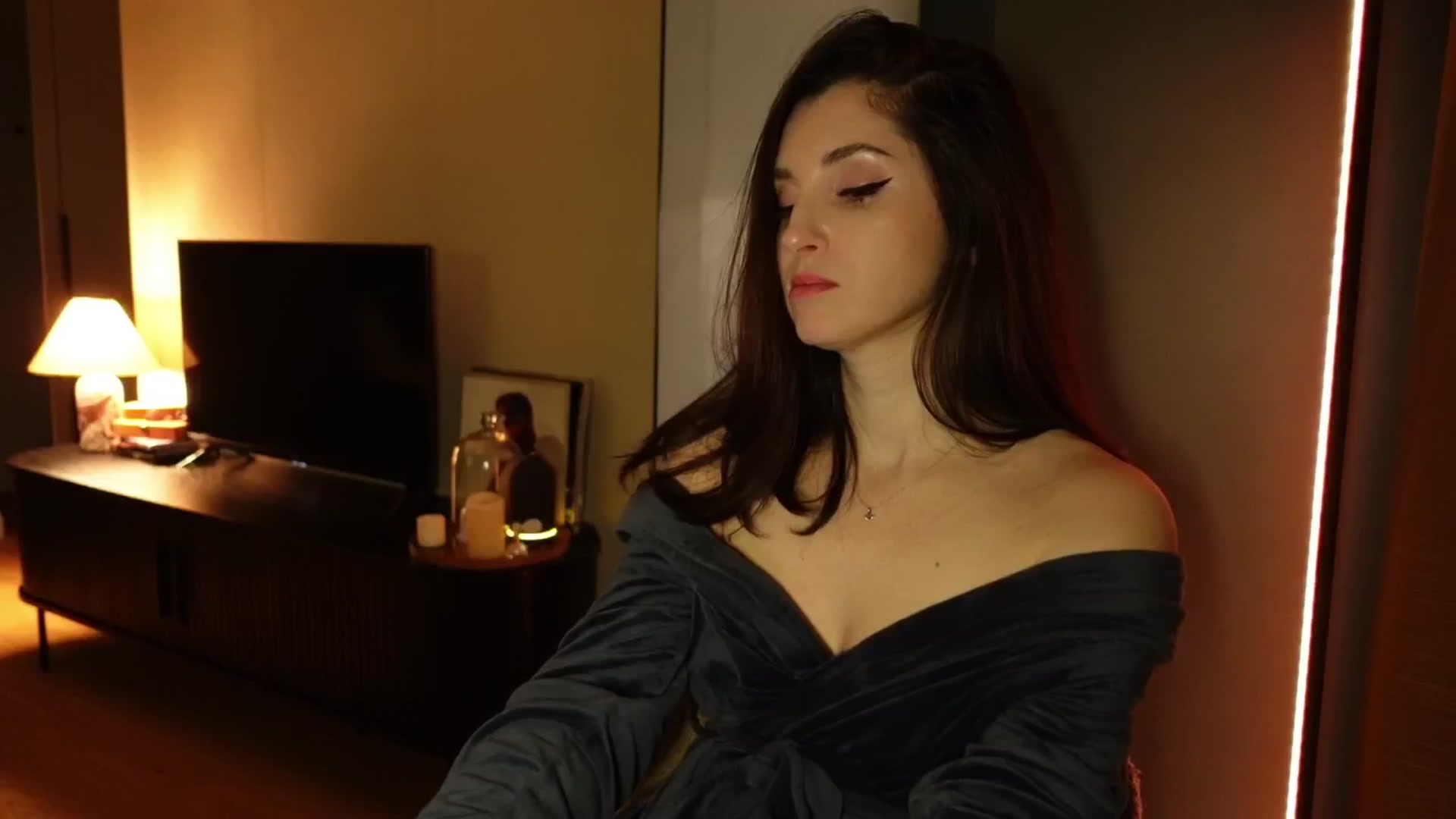 Gallery image thumbnail from Maddie's myfreecams stream on, 04/04/2025, 02:35 image 3 of 20