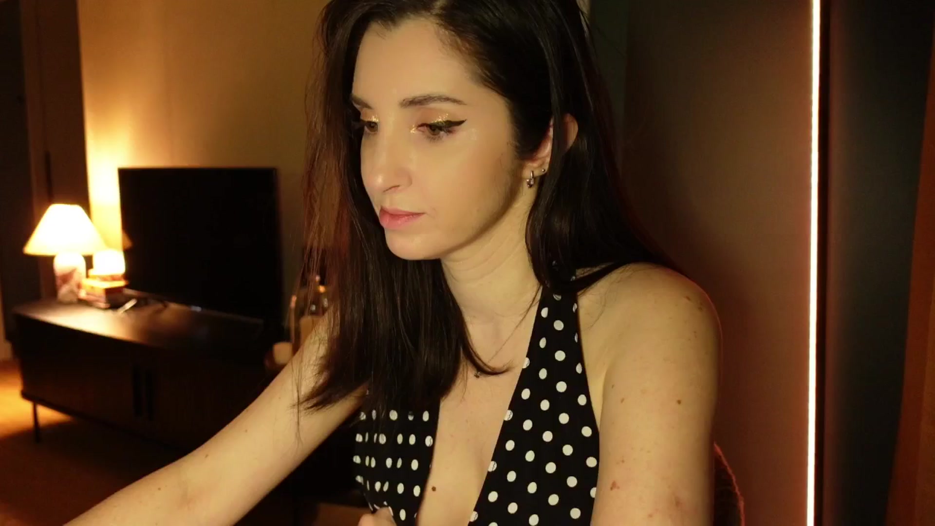 Gallery image thumbnail from Maddie's myfreecams stream on, 04/09/2025, 01:09 image 17 of 20