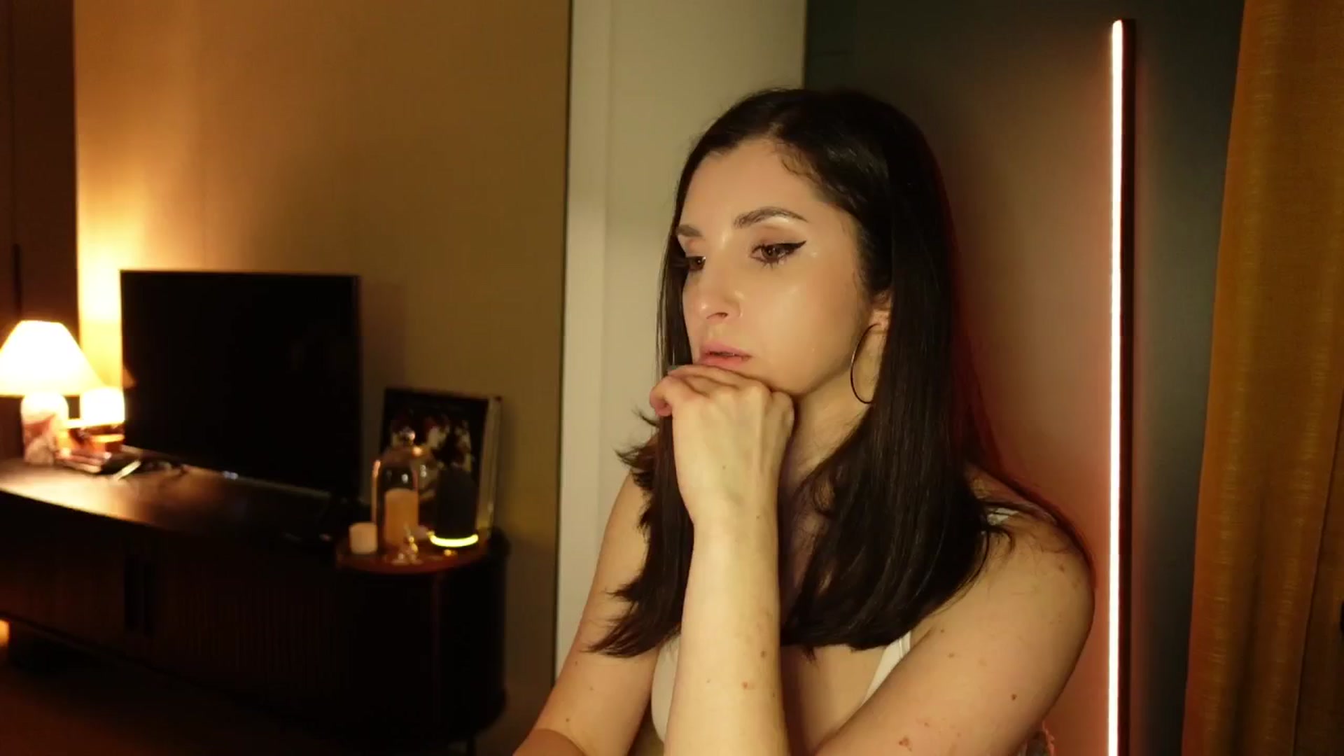 Gallery image thumbnail from Maddie's myfreecams stream on, 04/16/2025, 24:02 image 14 of 20