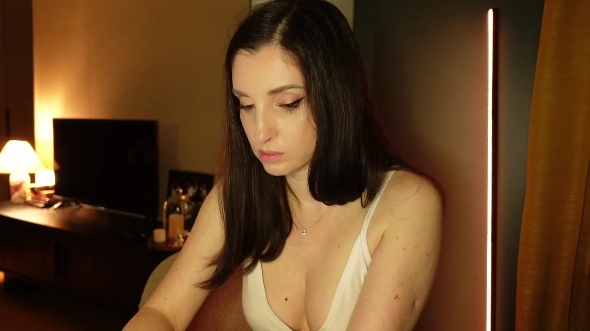 Gallery image thumbnail from Maddie's myfreecams stream on, 04/16/2025, 24:02 image 4 of 20