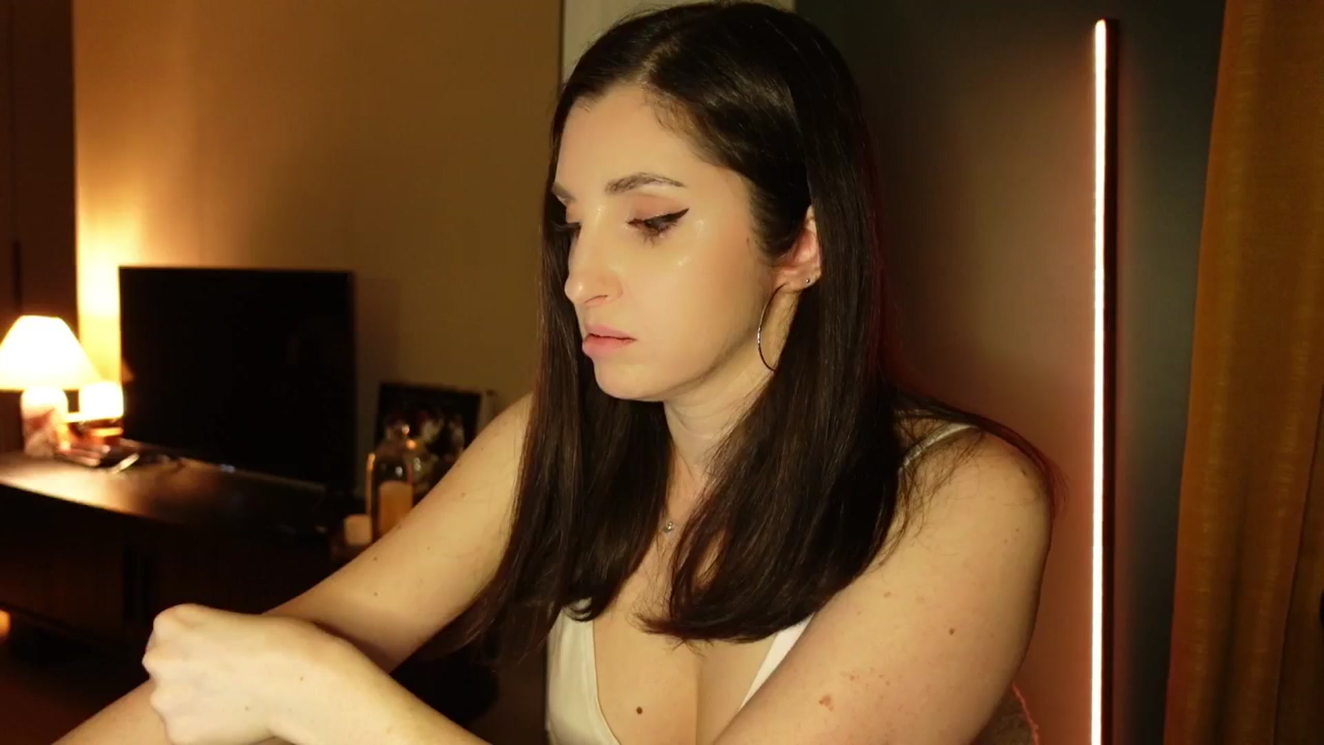 Gallery image thumbnail from Maddie's myfreecams stream on, 04/16/2025, 24:02 image 11 of 20