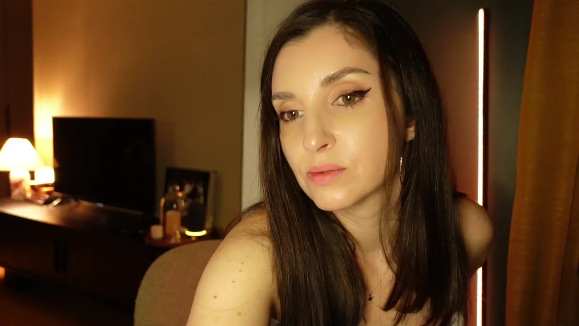Gallery image thumbnail from Maddie's myfreecams stream on, 04/16/2025, 24:02 image 6 of 20